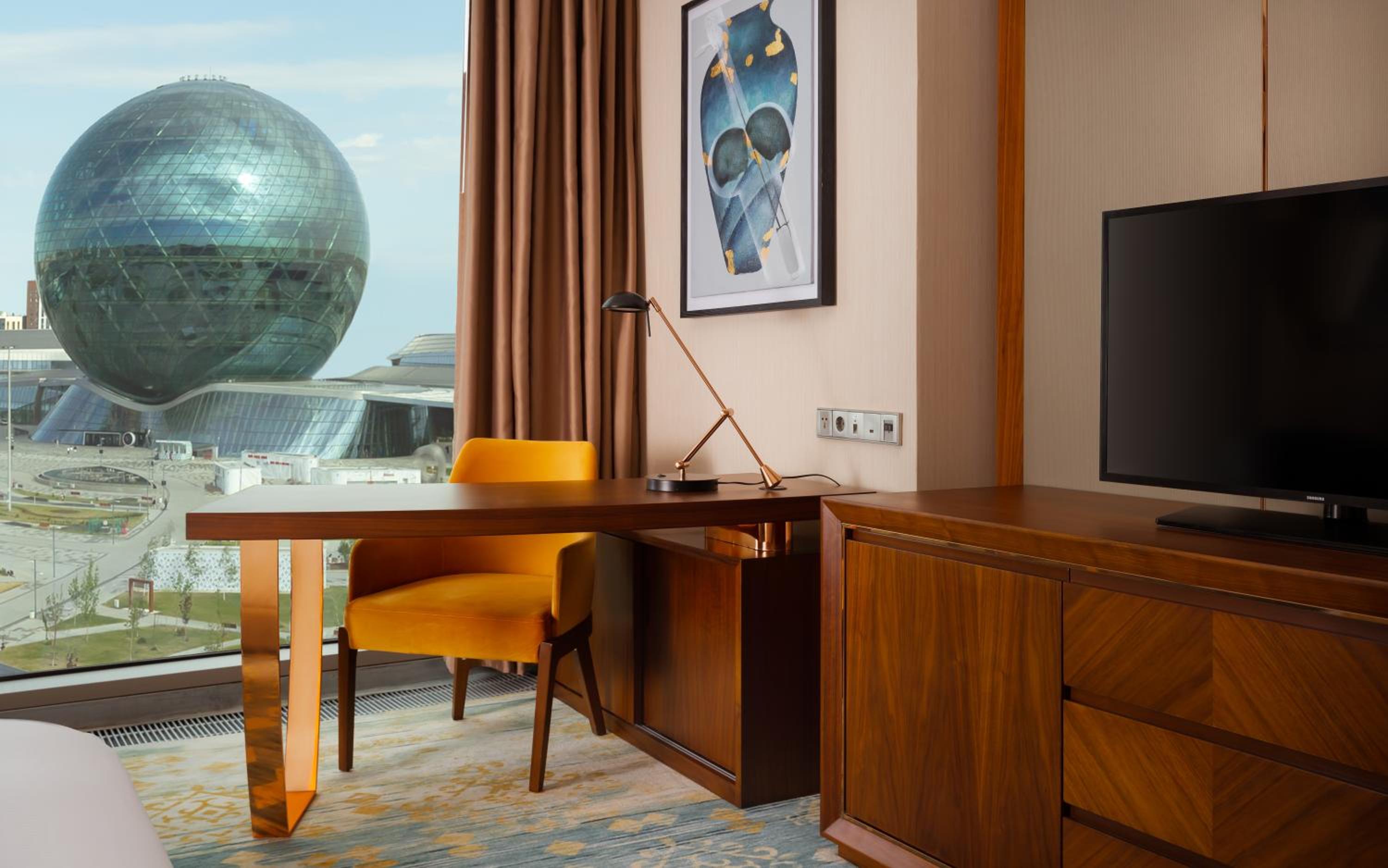 Twin Deluxe with Expo view