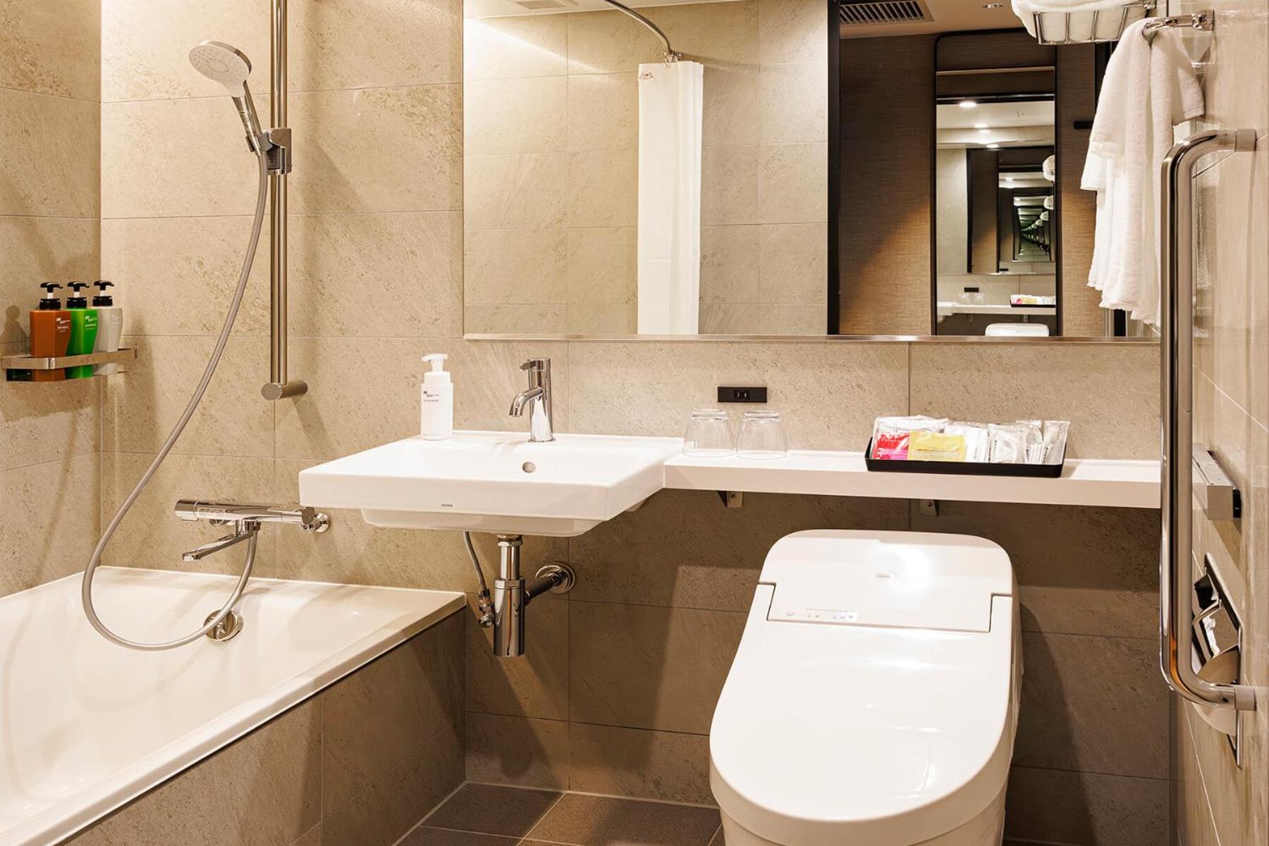 Standard Twin Room - Airport Side (2 Adults) photo 2