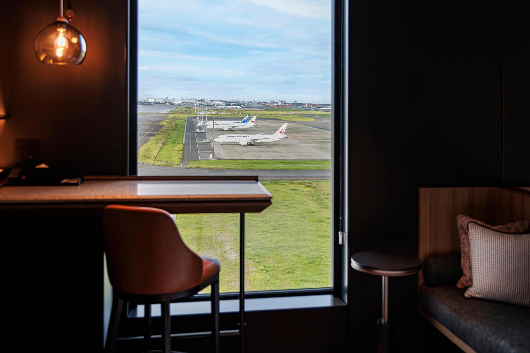 Standard Twin Room - Airport Side (2 Adults) photo 2