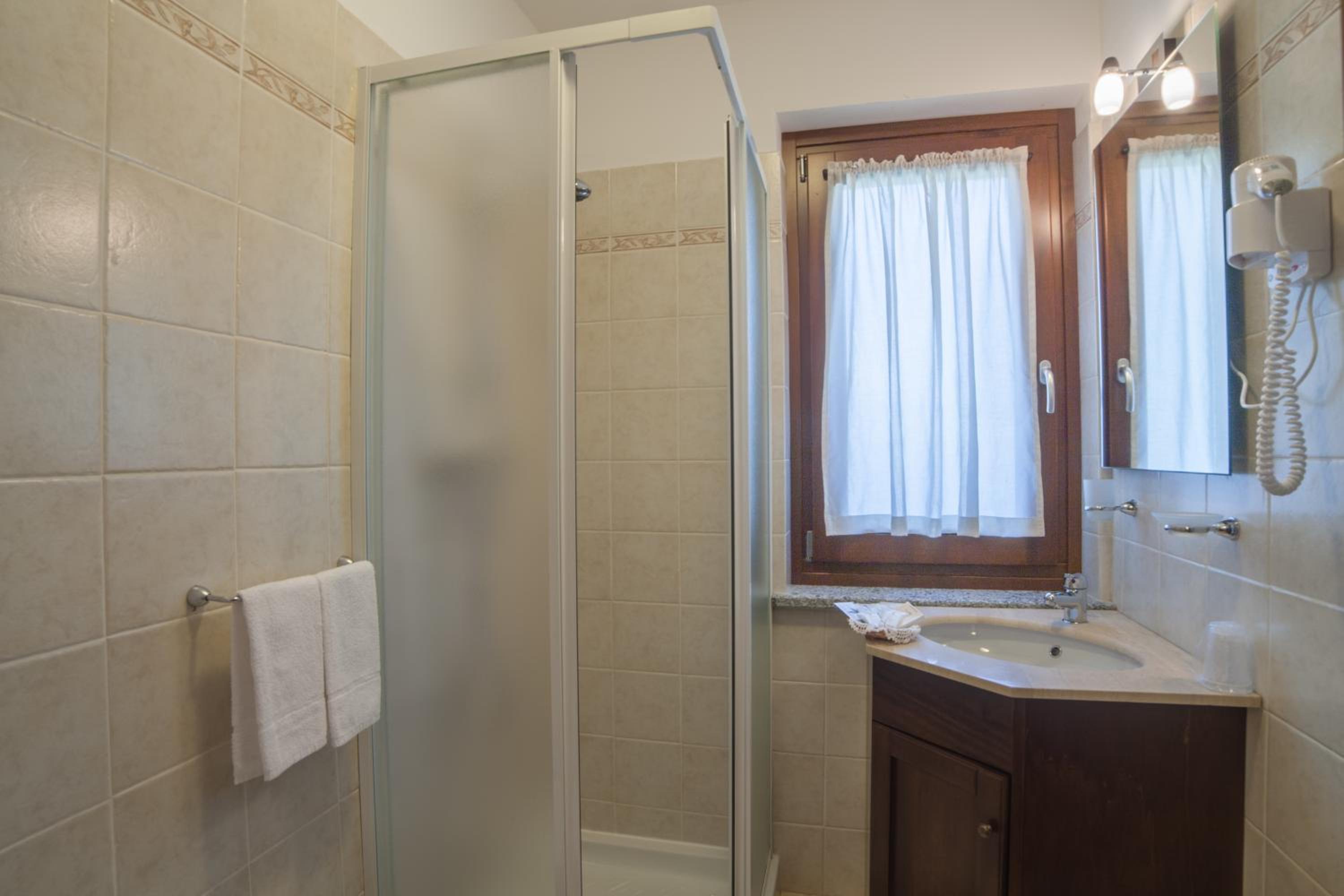 Double or Twin Room - Photo 2