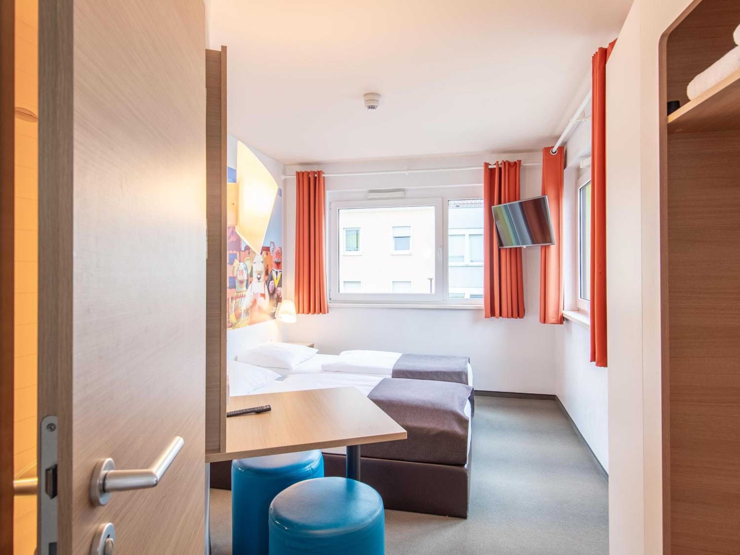 Twin Room - Photo 3