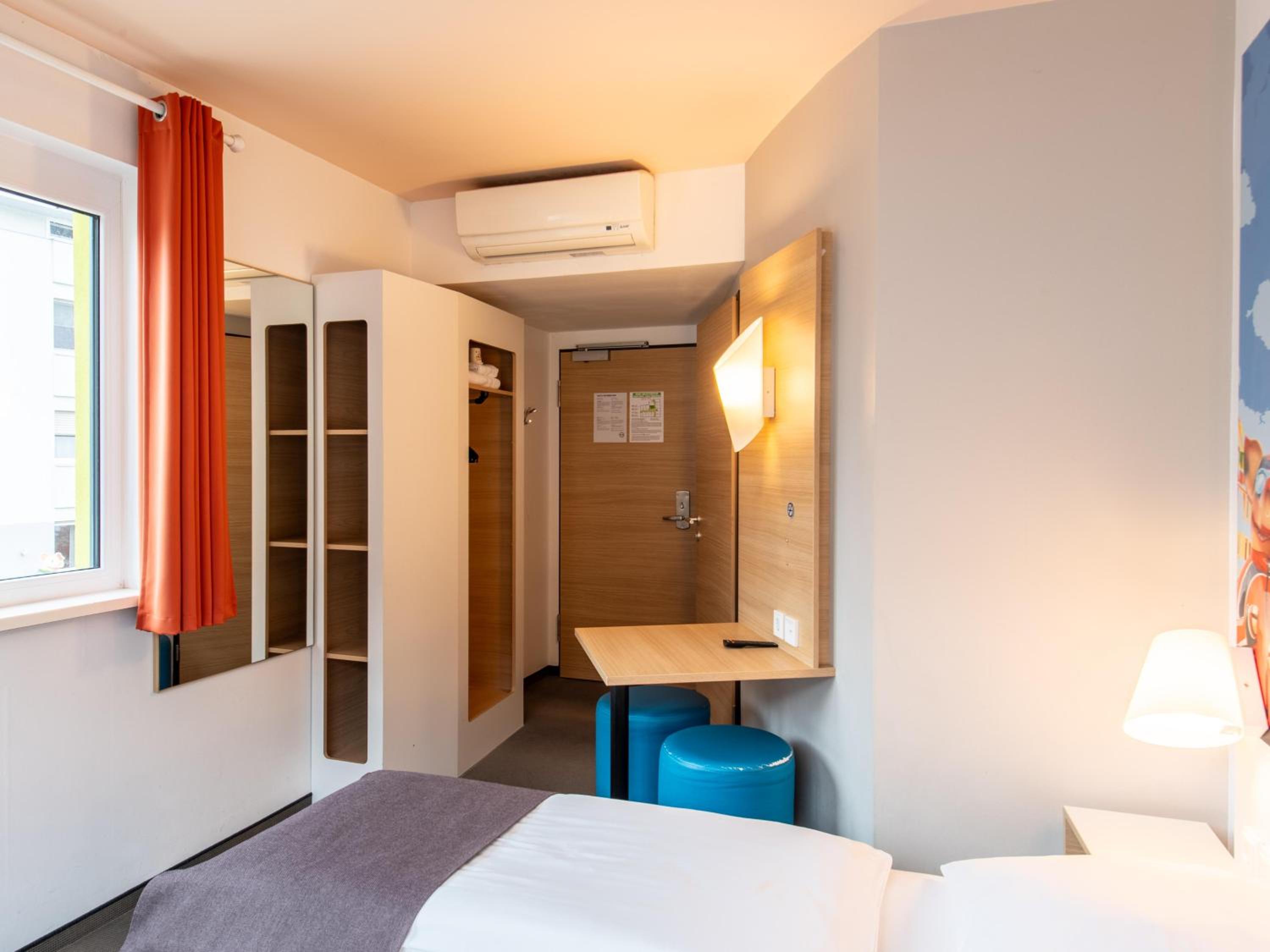 Twin Room - Photo 2