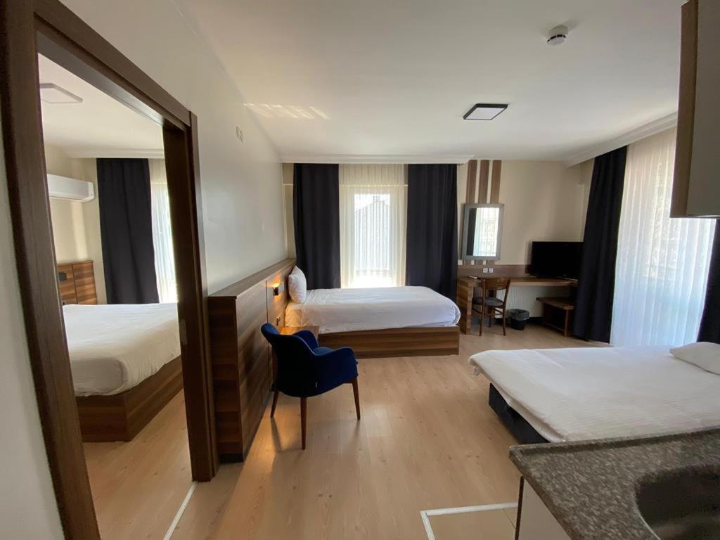 Family Suite with Balcony - Photo 2