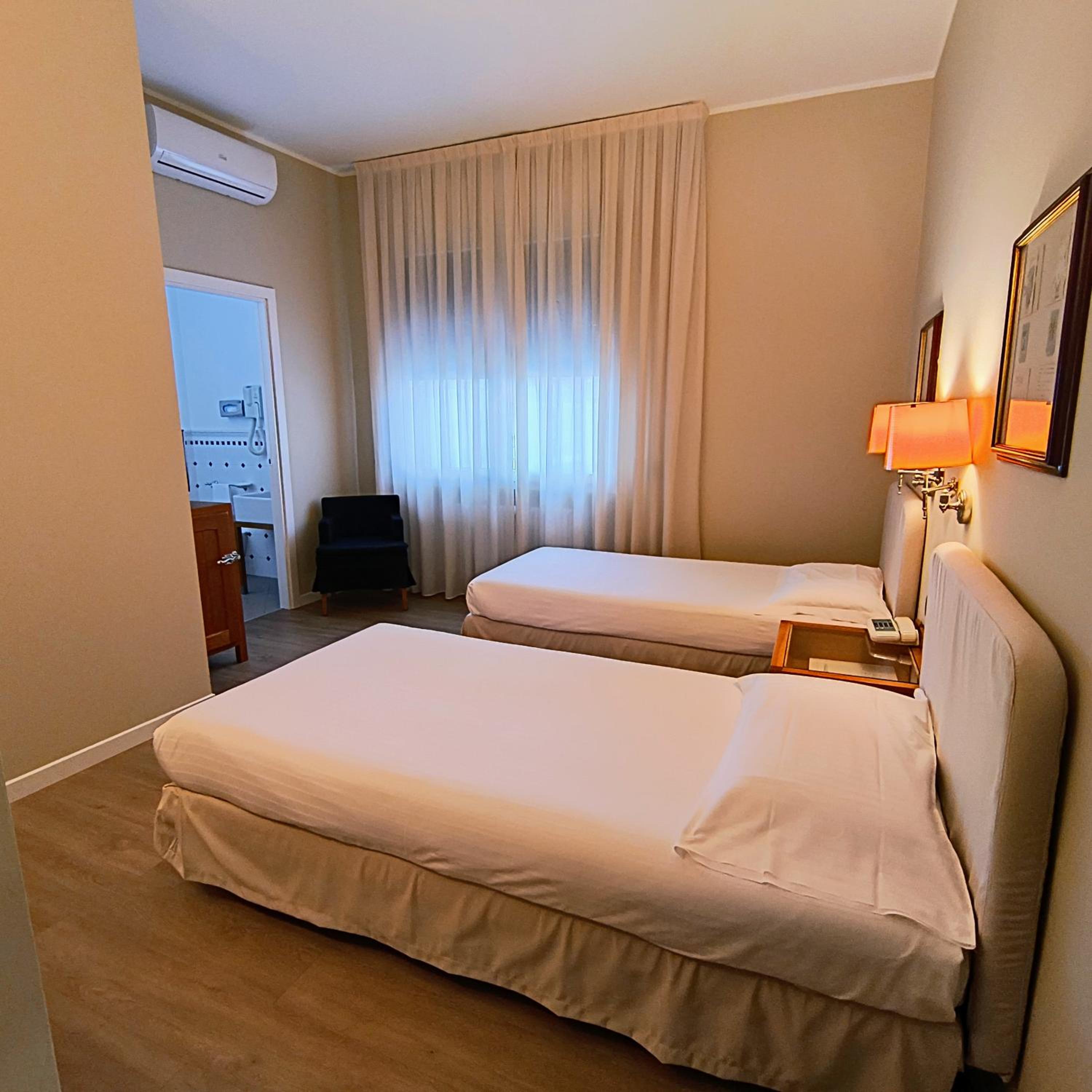 Double or Twin Room photo 3