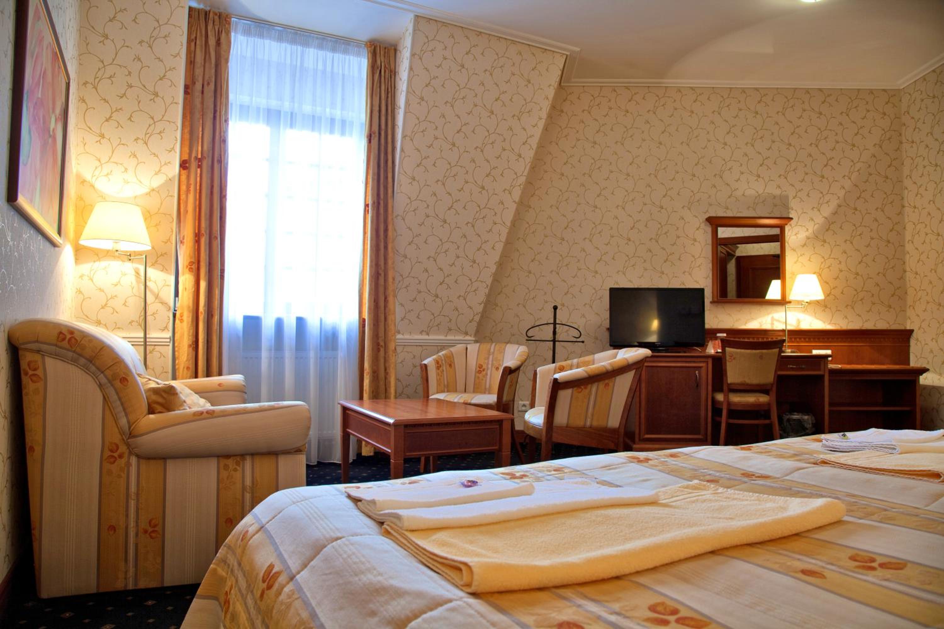 Double Room With Extra Bed photo 3