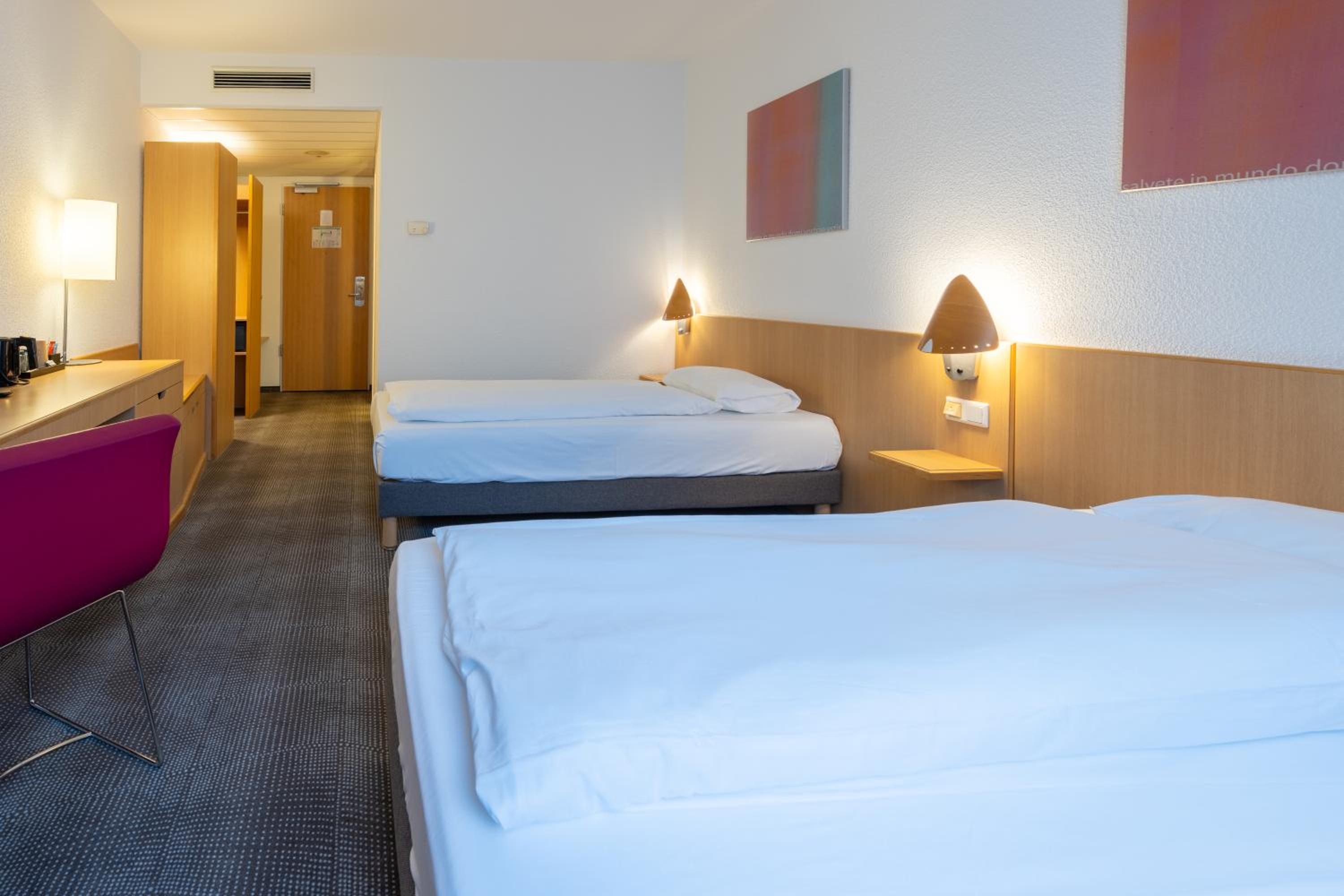 Standard Twin Room - Photo 5