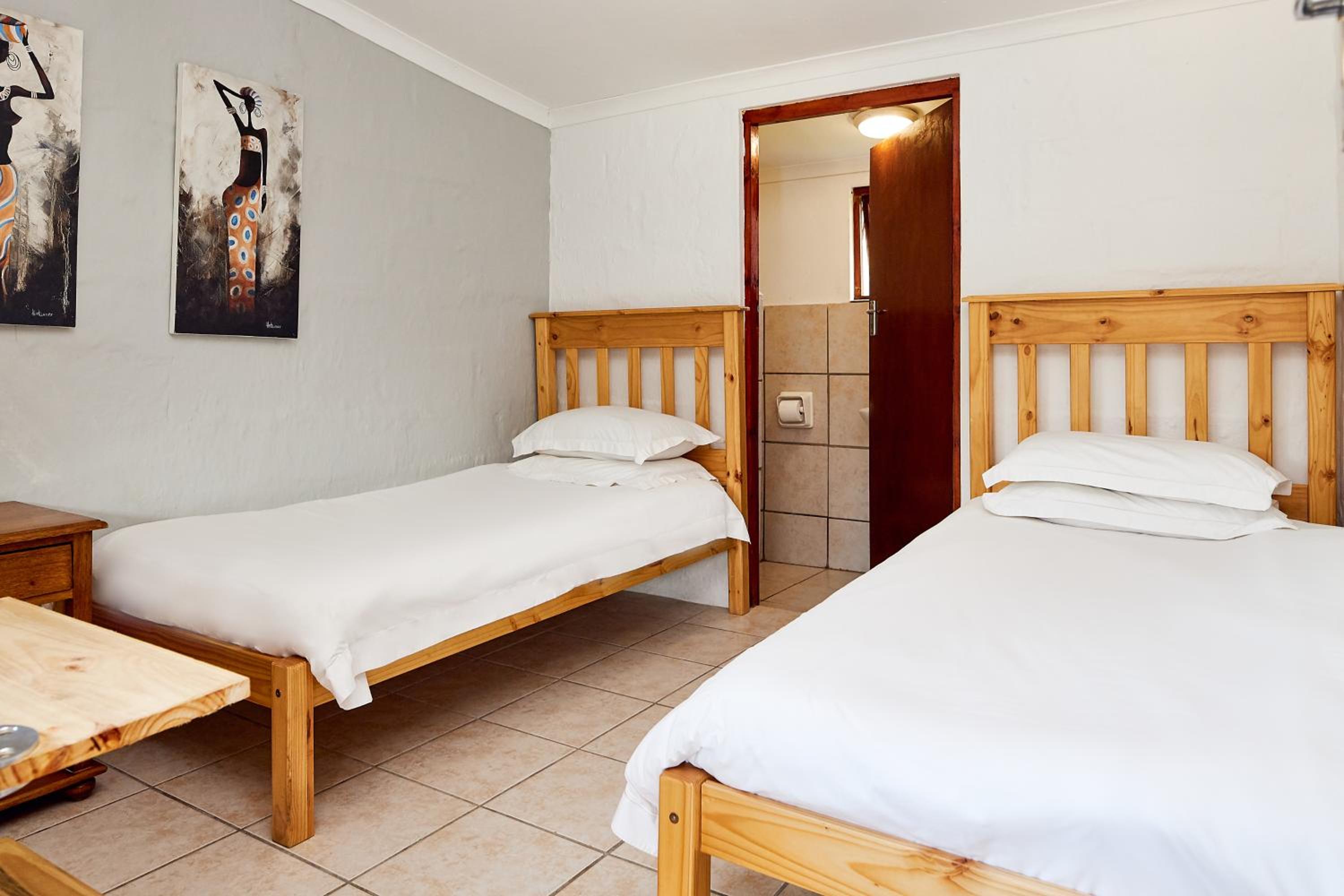 Twin Ensuite Backpacker Room