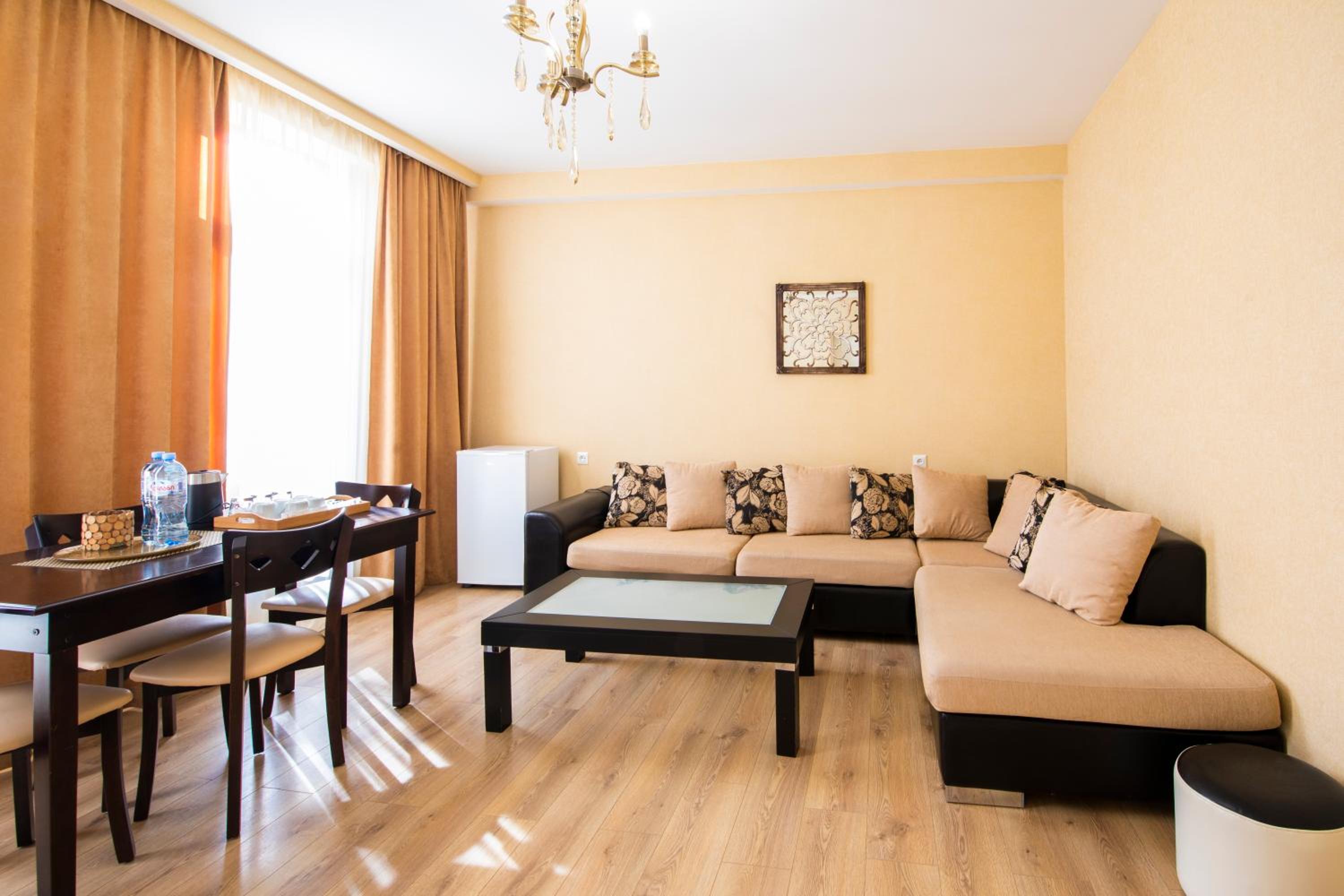 Deluxe Family Room photo 1