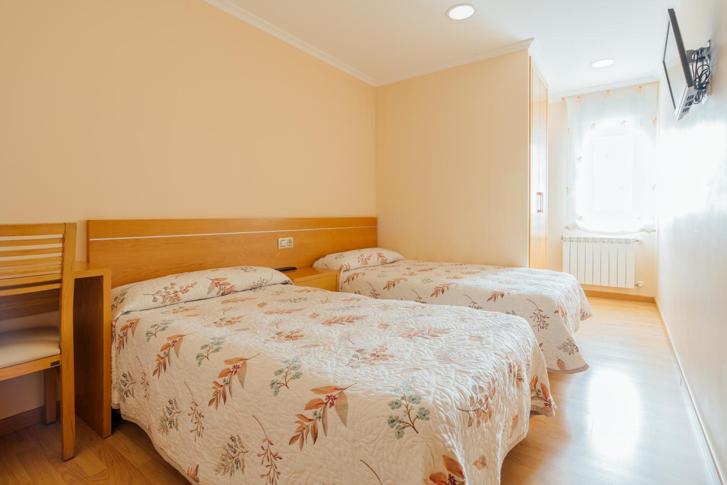 Twin Room - Photo 1