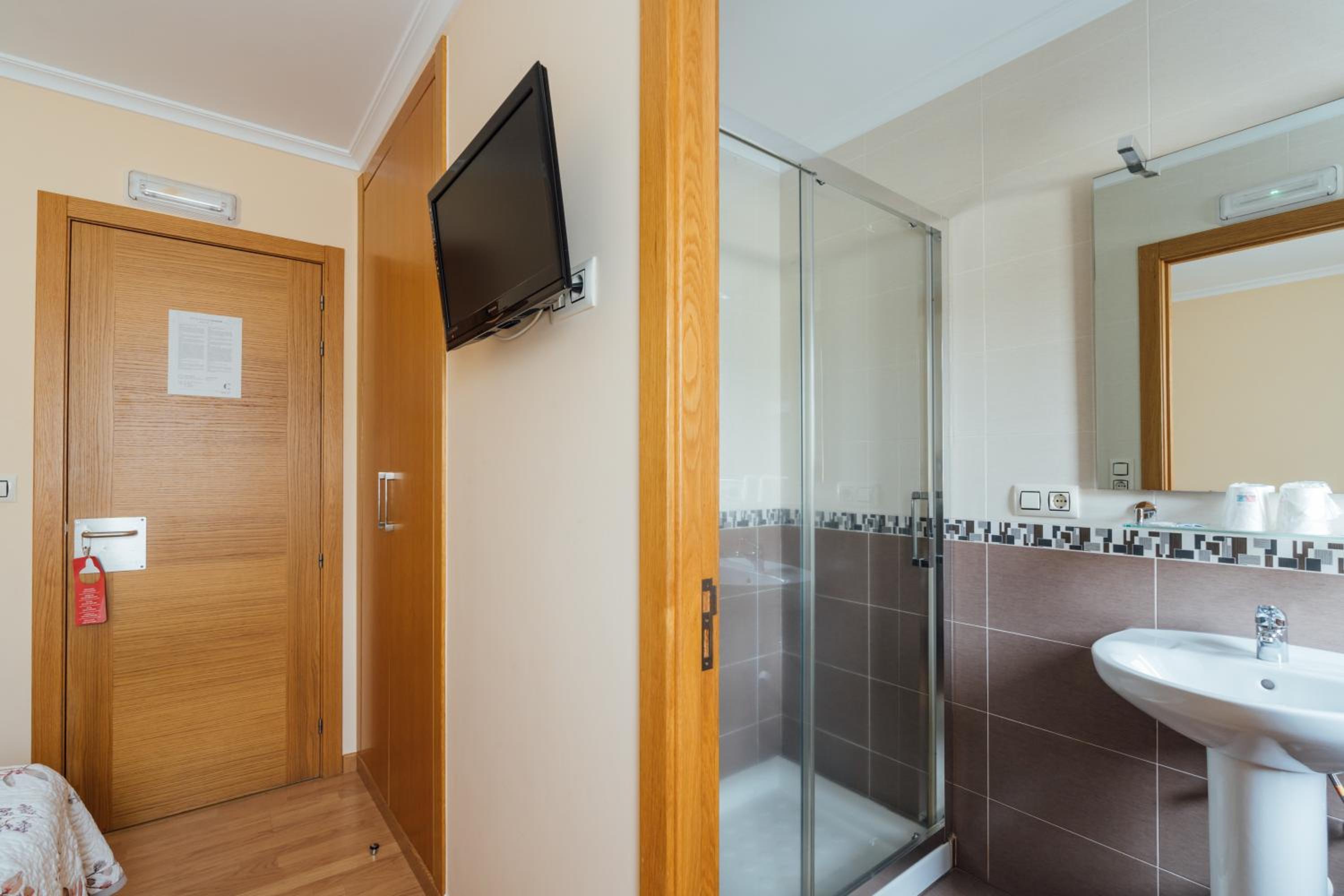 Double Room - Photo 2