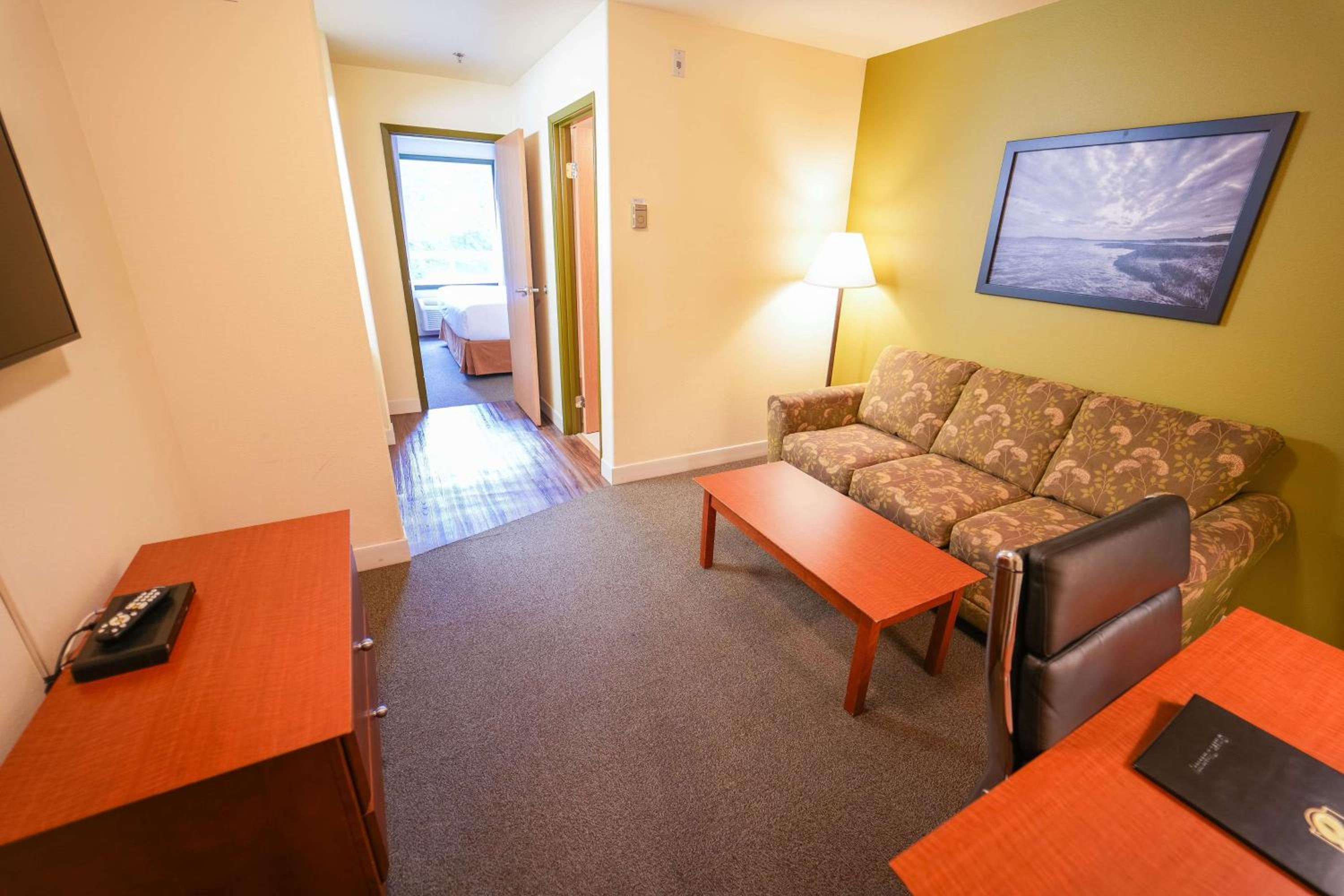 Junior King Suite - Non-Smoking - Photo 1