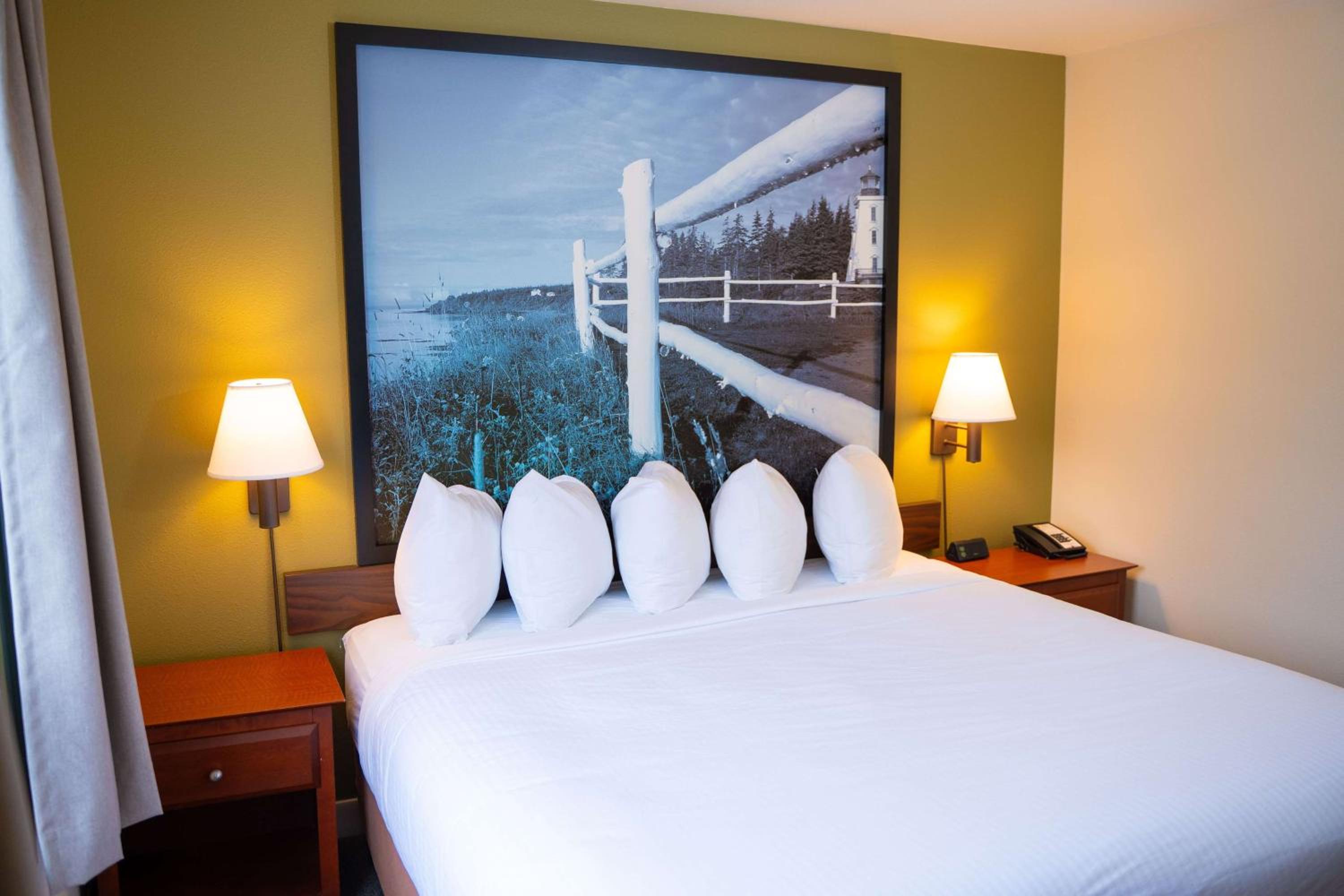 Junior King Suite - Non-Smoking - Photo 2