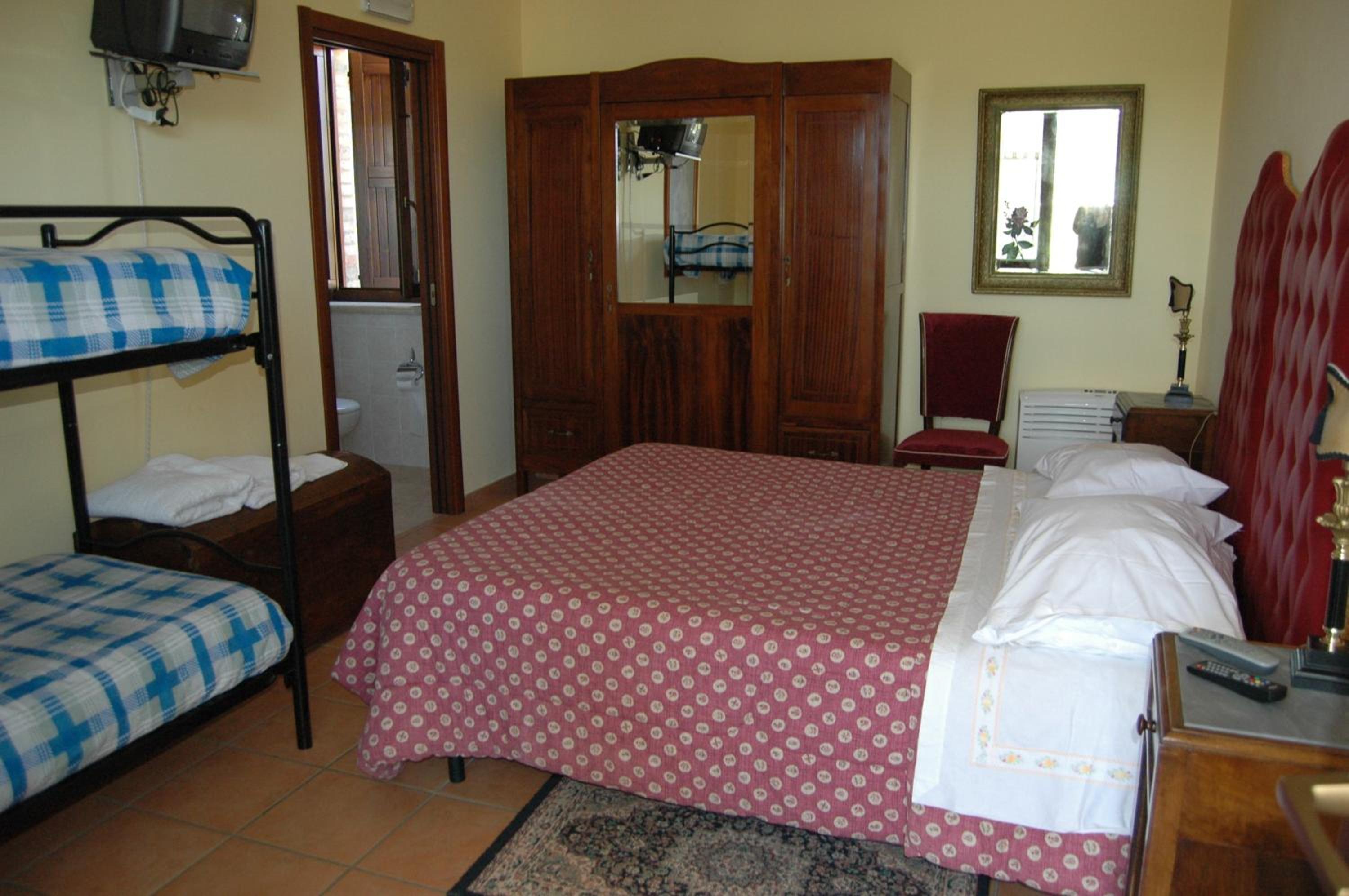 Junior Suite (2 Adults + 2 Children) photo 2