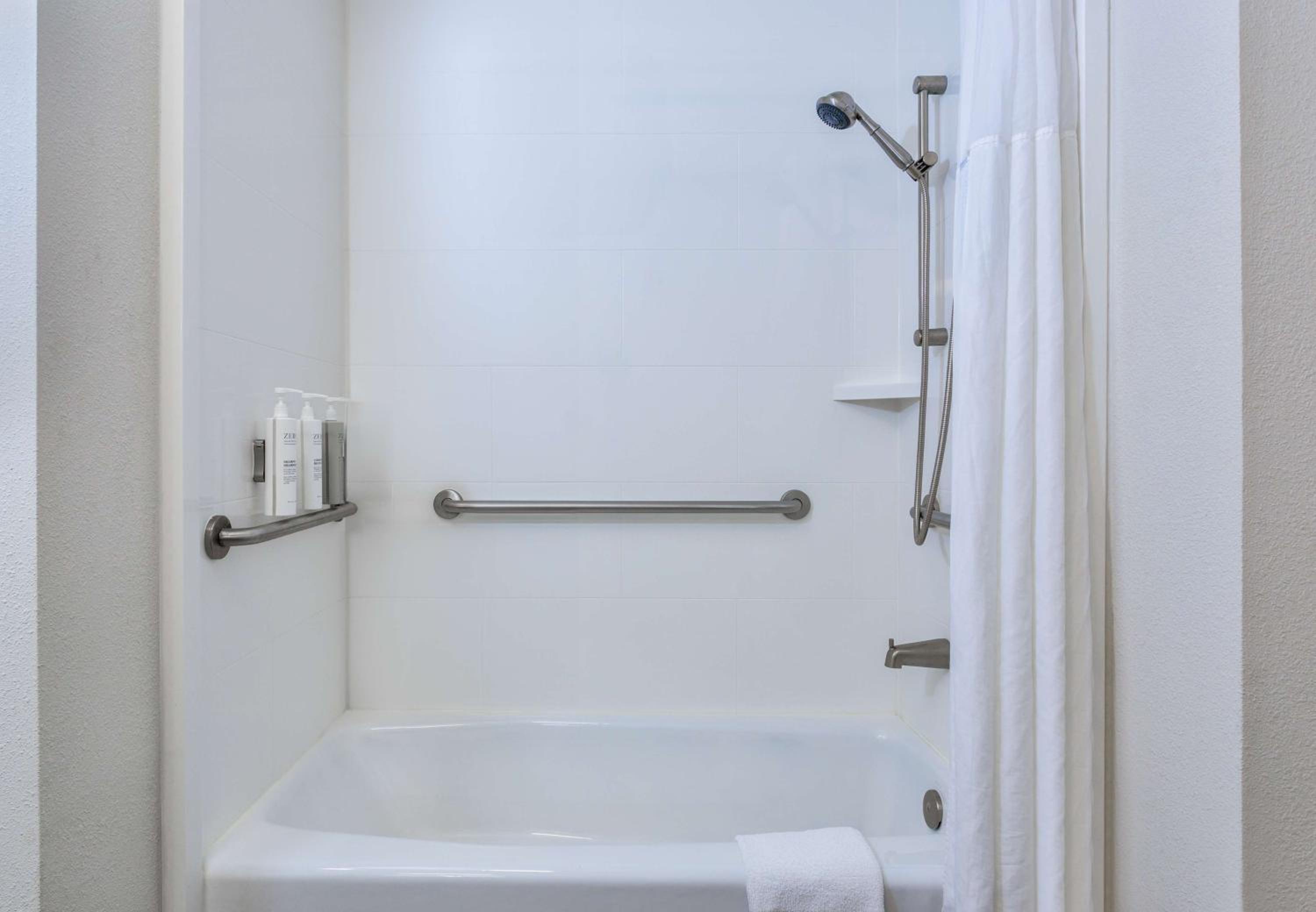 King Room with Accessible Tub - Mobility and Hearing Access/Non-Smoking - Photo 2