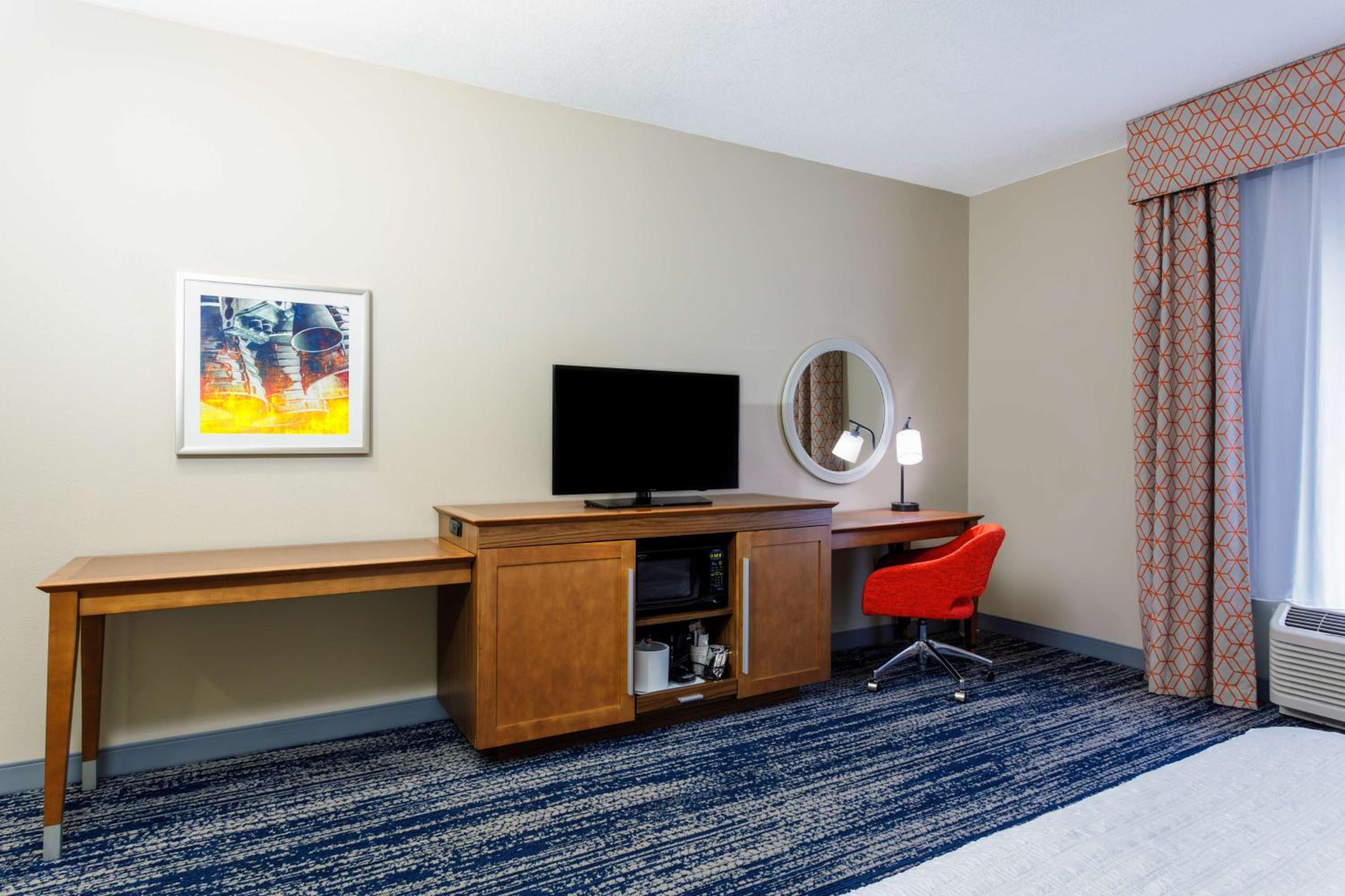 King Room with Accessible Tub - Mobility and Hearing Access/Non-Smoking - Photo 1