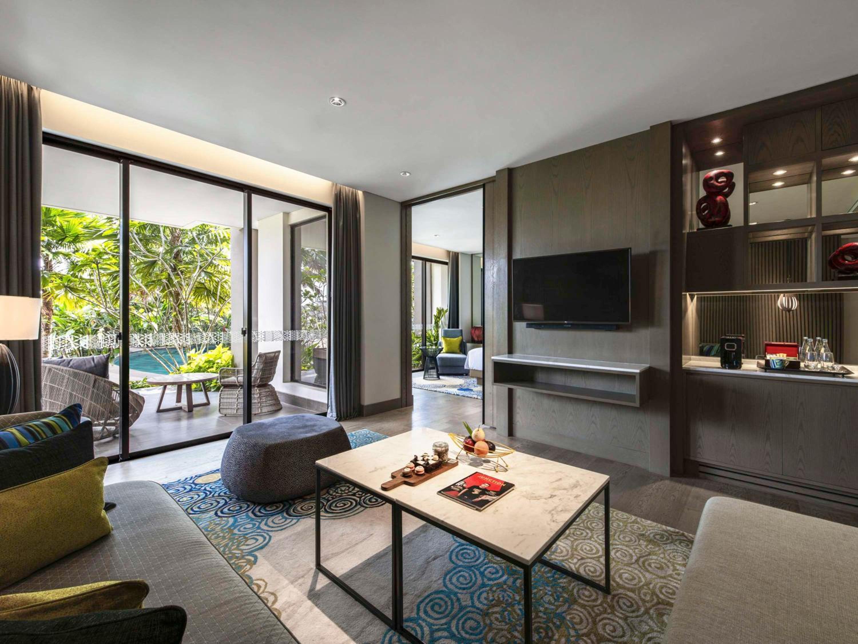 King Suite with Pool Access