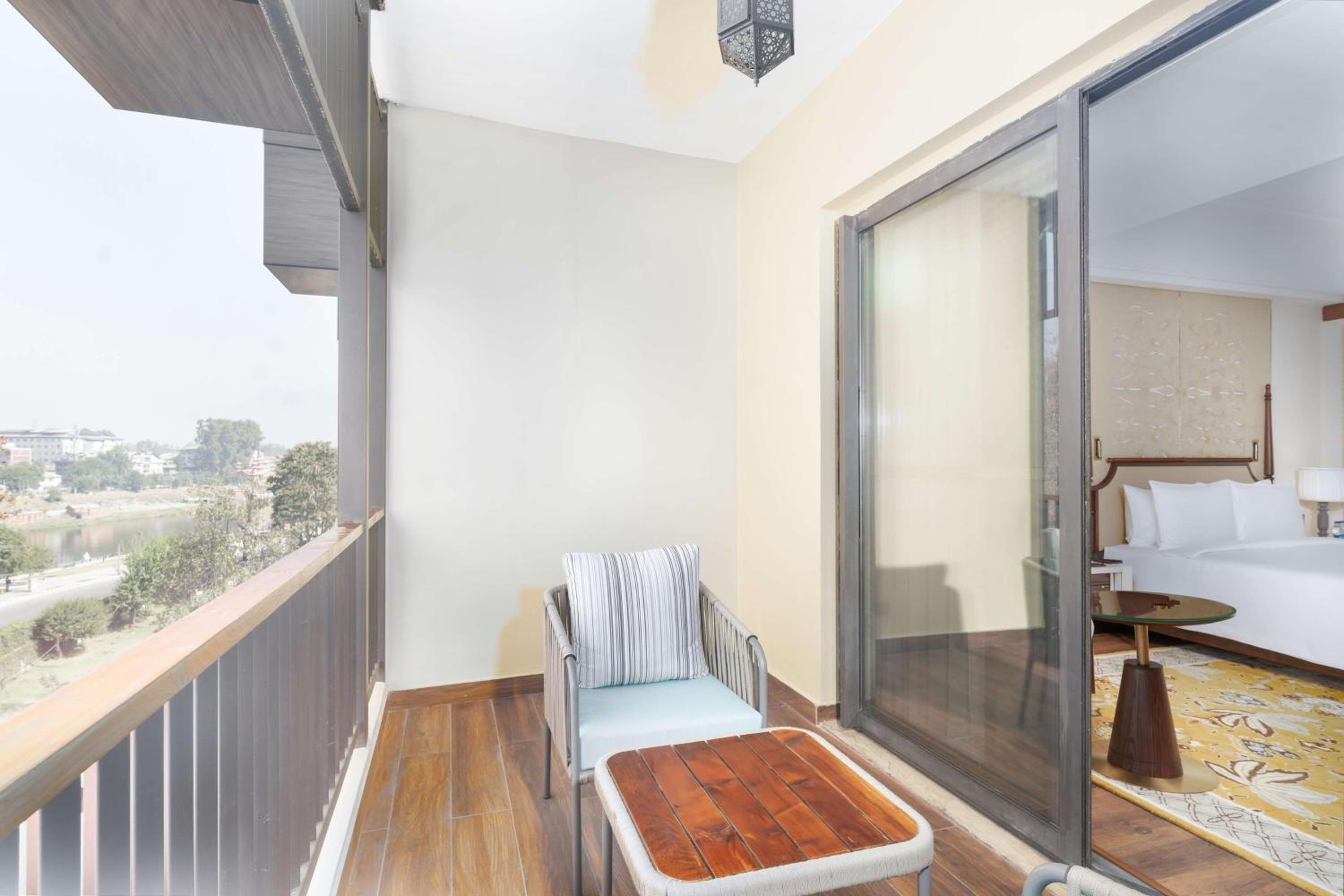 Collection Executive Room with Balcony - Photo 2