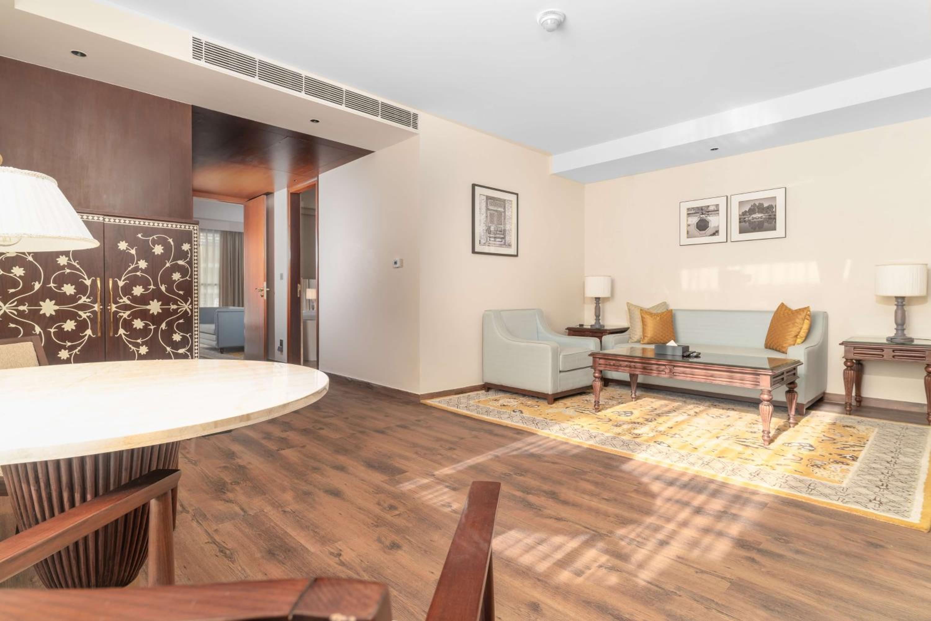 One-Bedroom Suite - Photo 2