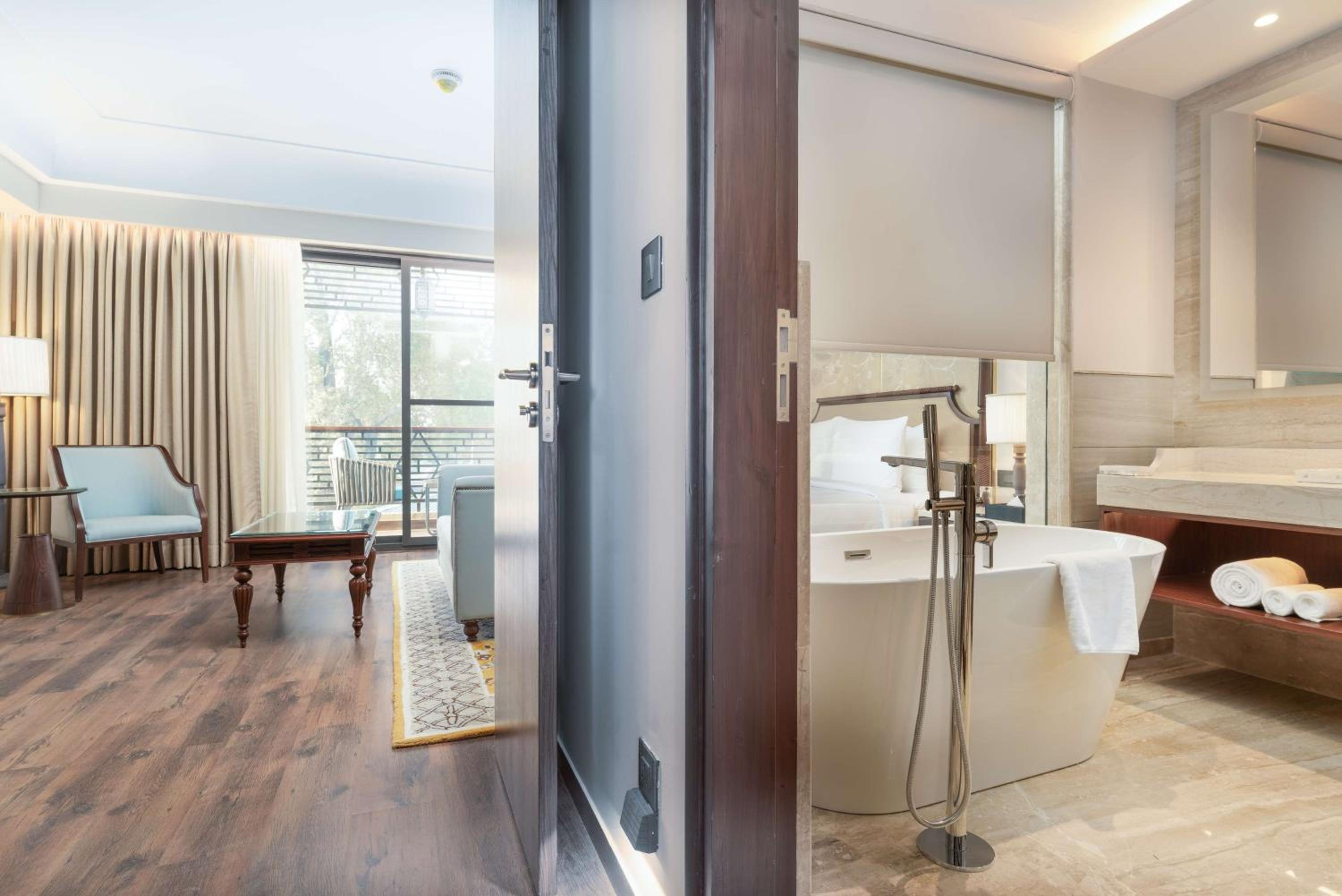 One-Bedroom Suite - Photo 3