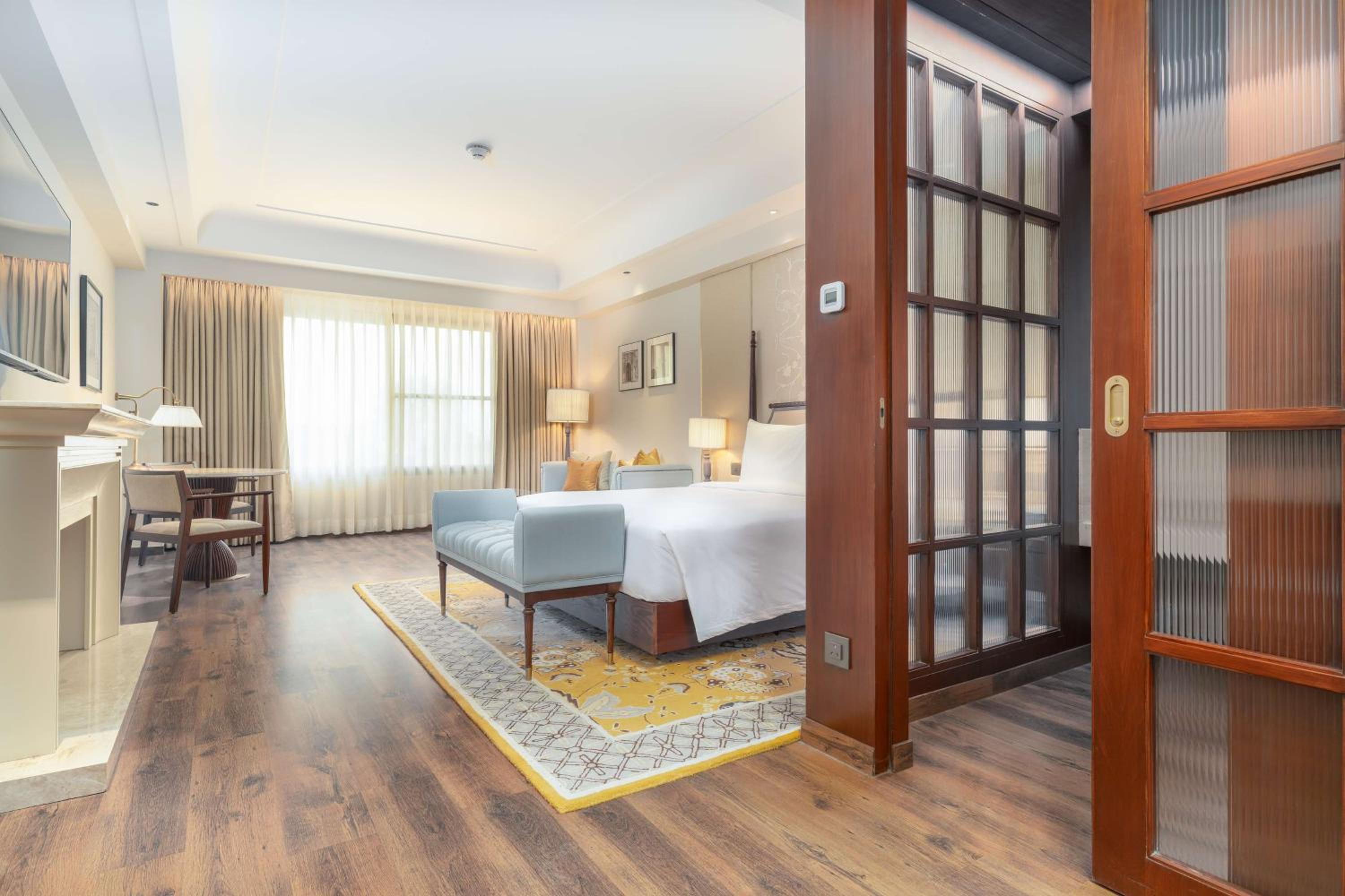 Collection Executive Room - Photo 5