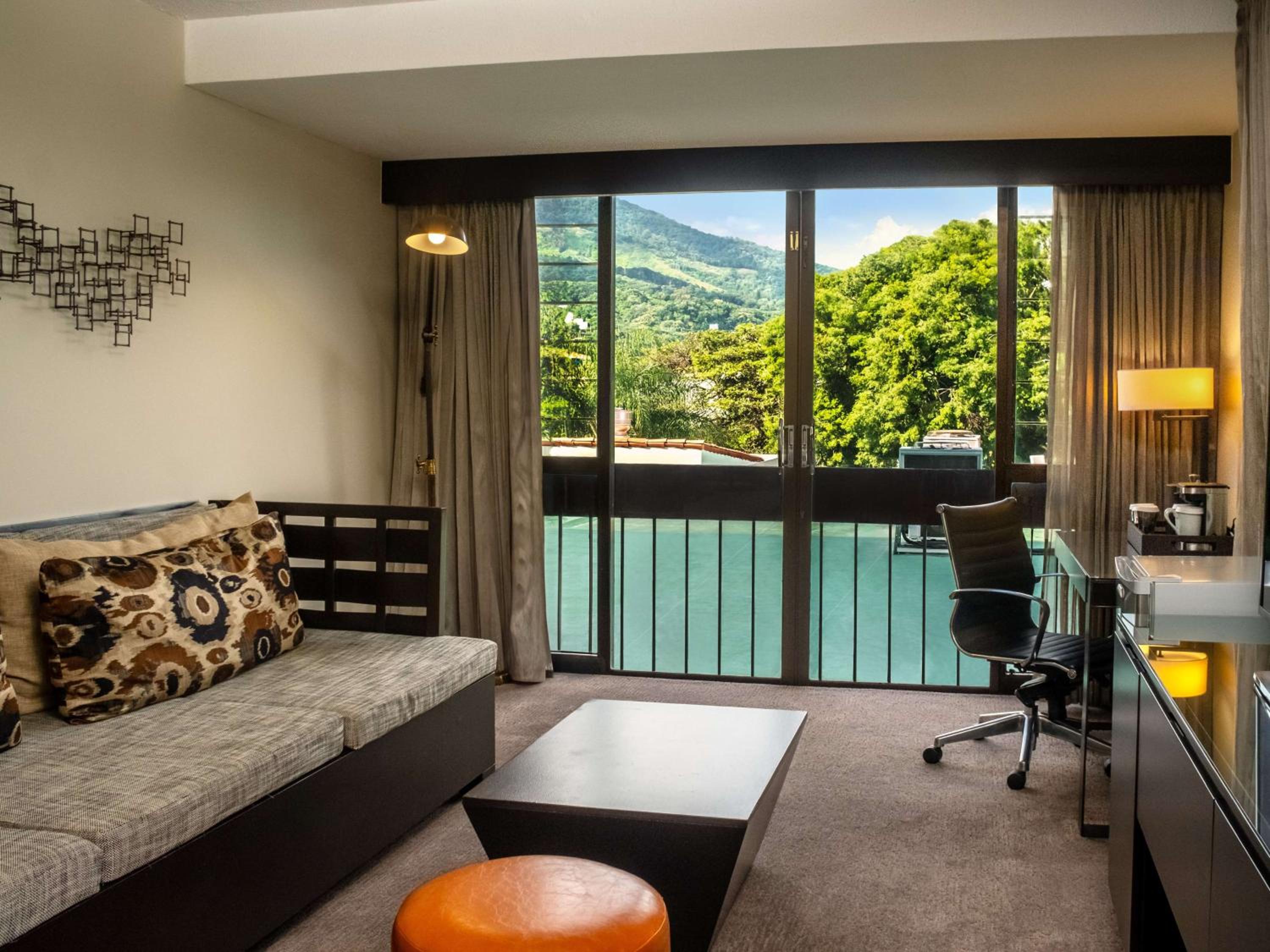 One-Bedroom King Suite with Volcano View - Photo 5