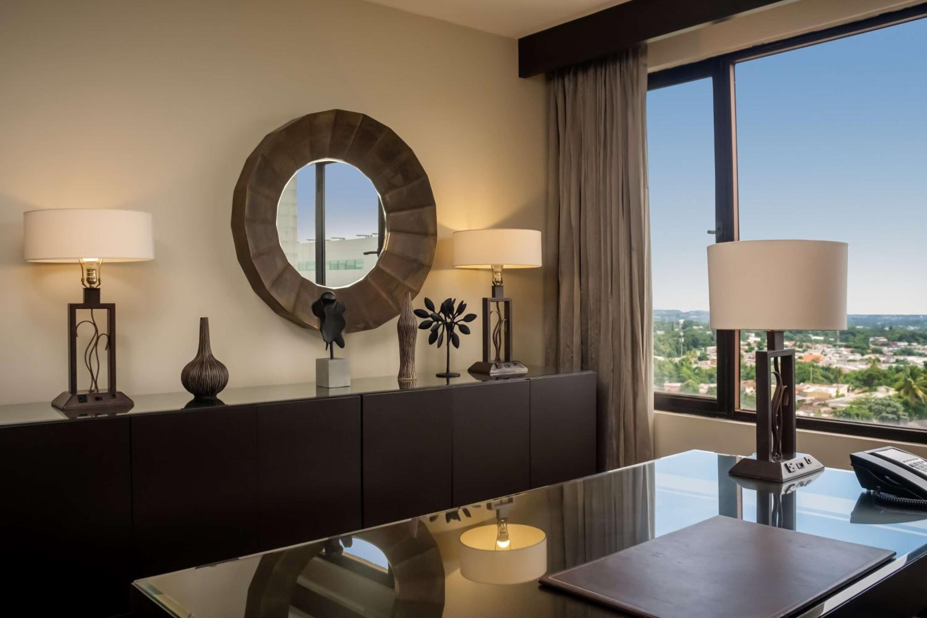 One-Bedroom Presidential King Suite