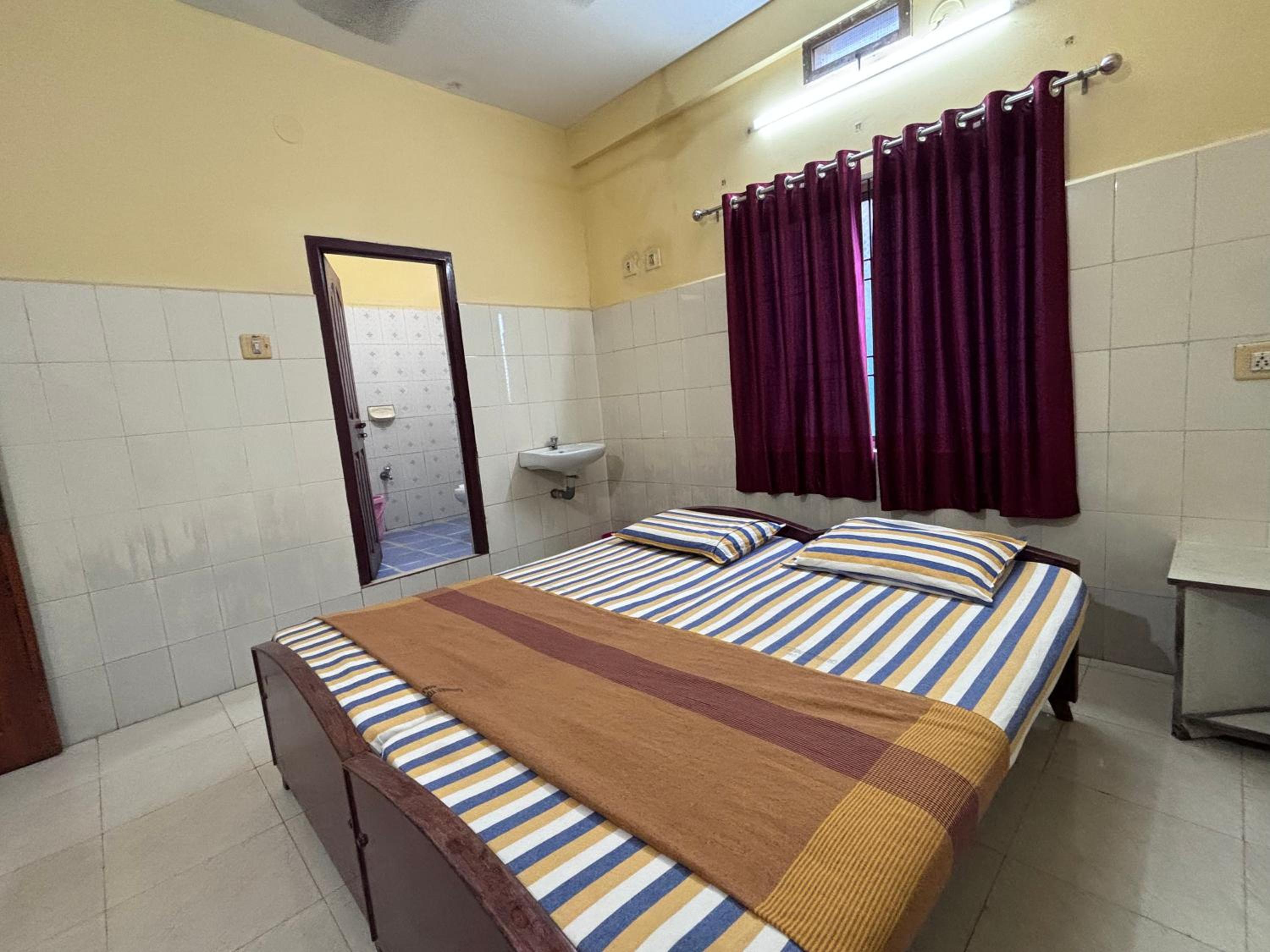 Standard Double Room with Fan photo 3