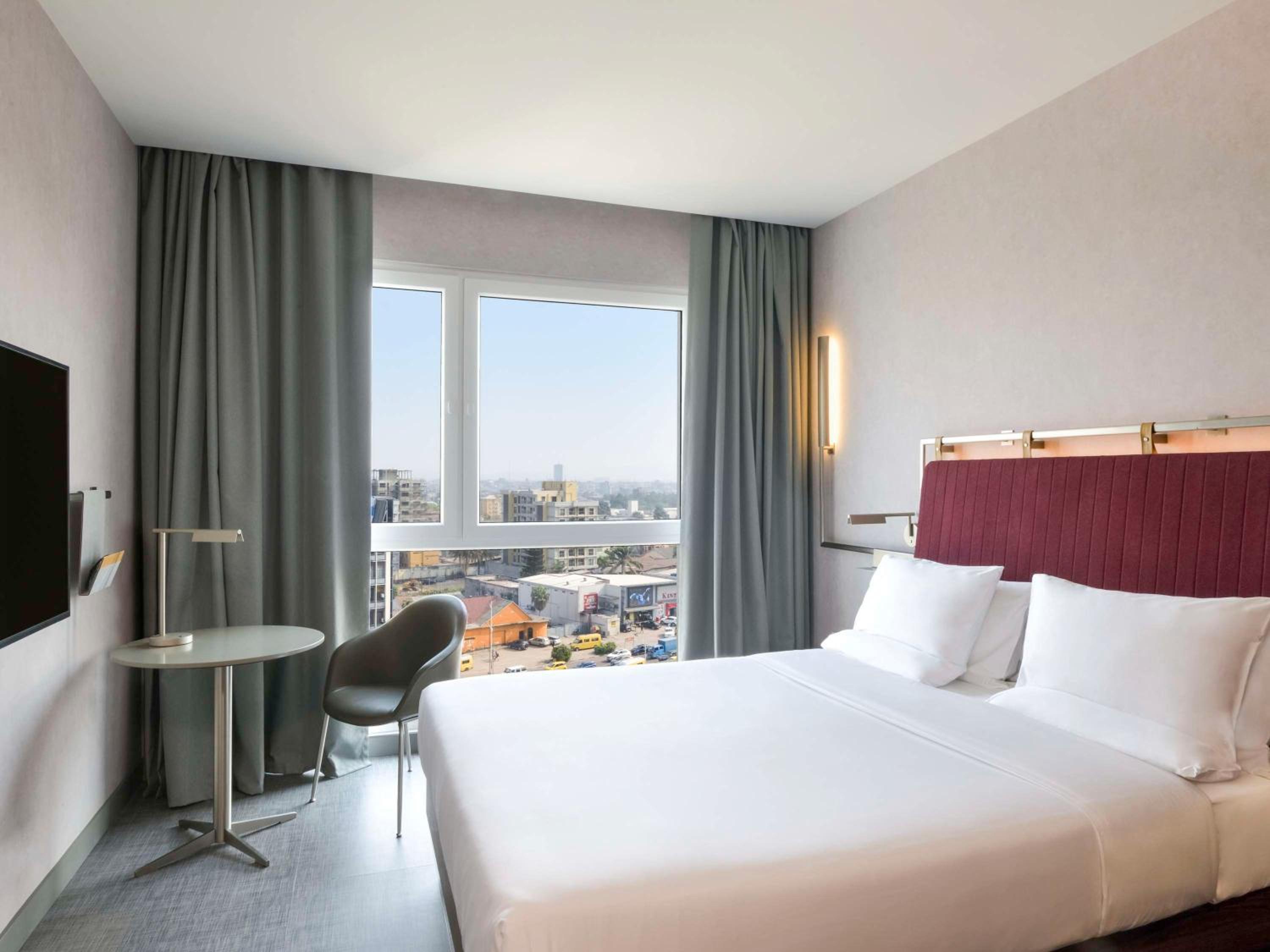 Standard Queen Room with City View - Photo 1