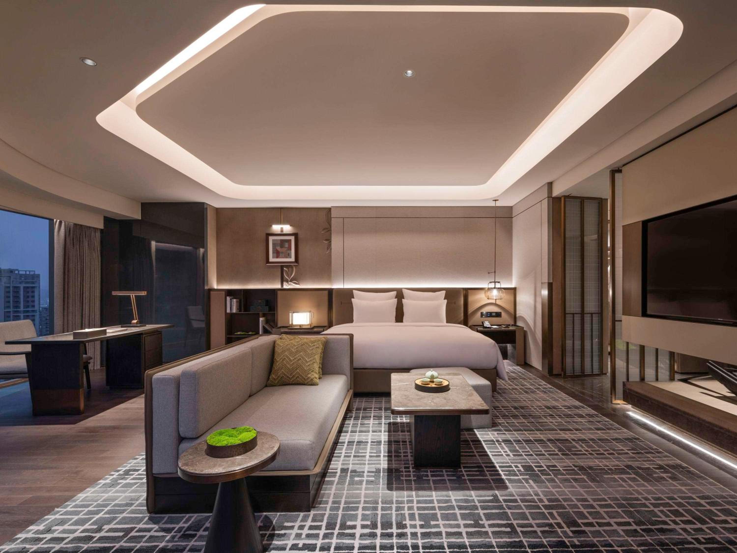Premium King Room with City View
