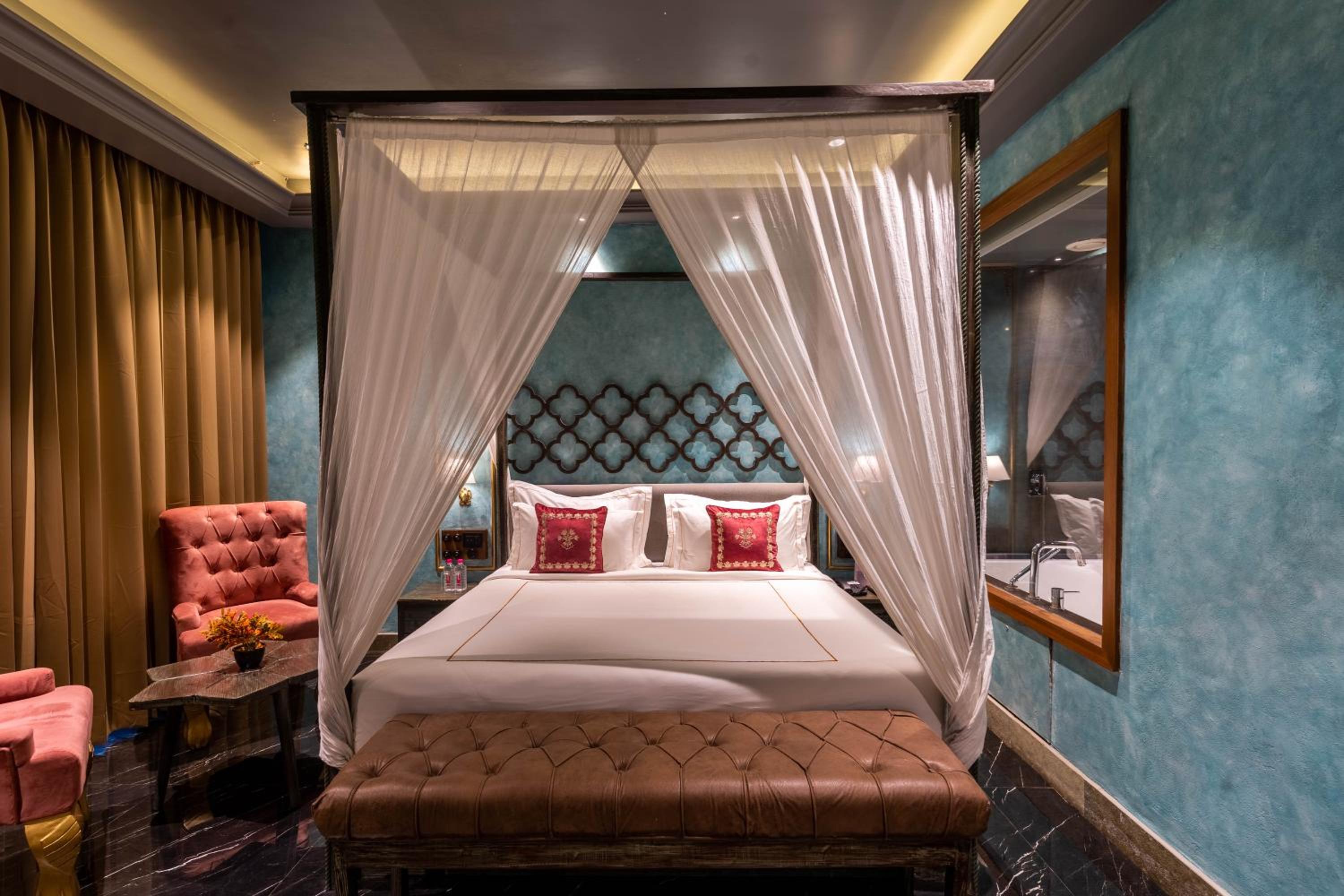 Superior Suite - Photo 18