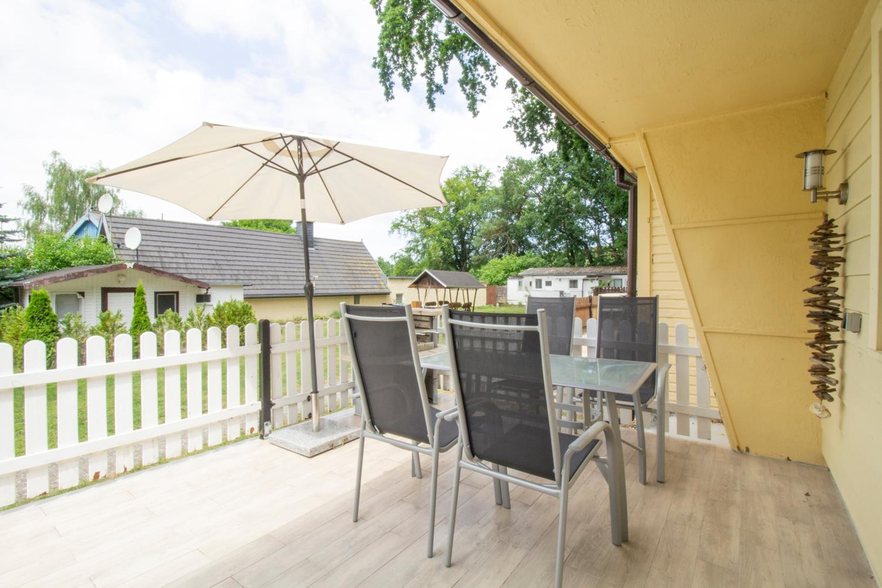 Bungalow with Garden View photo 2