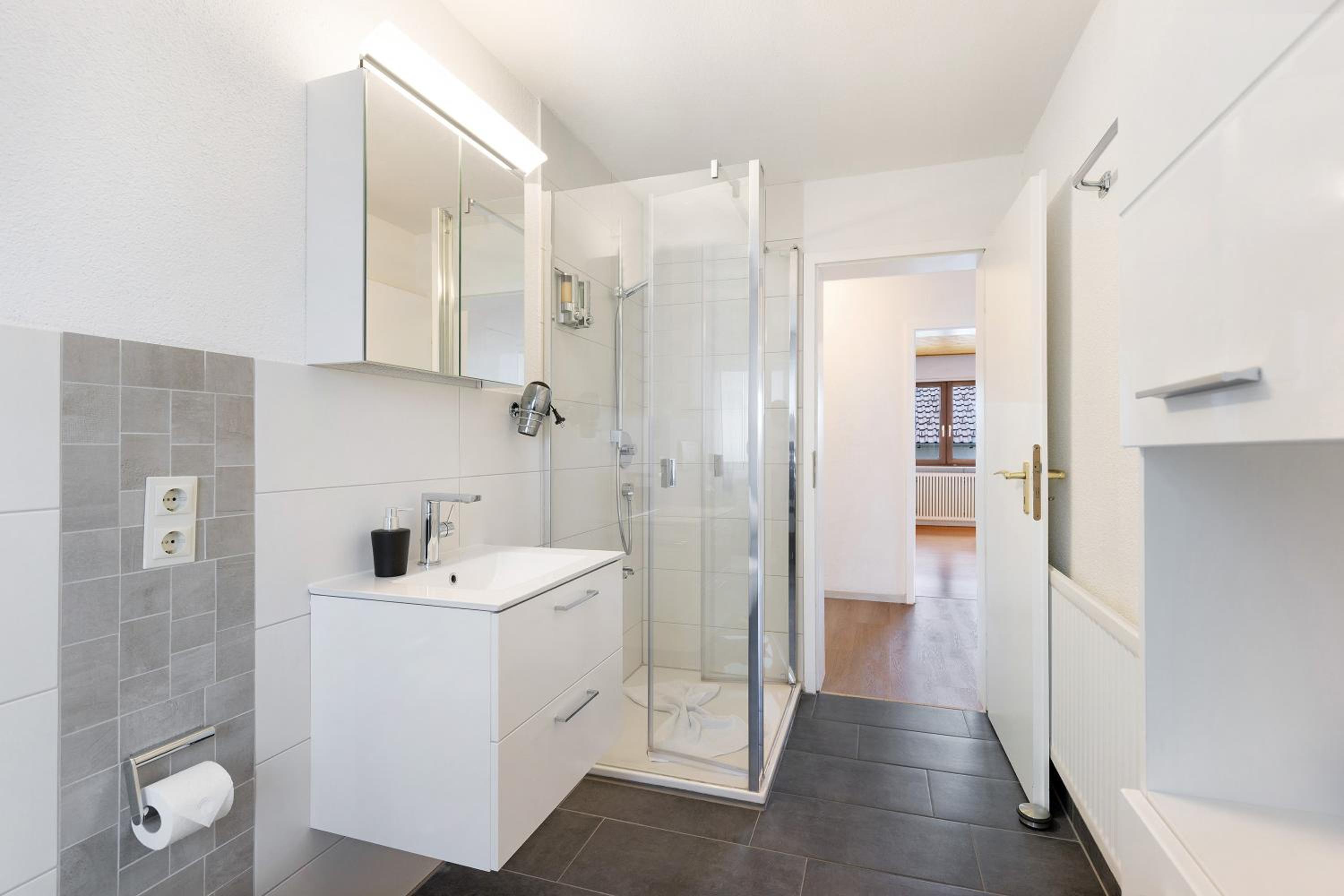 Apartment with Shower photo 3