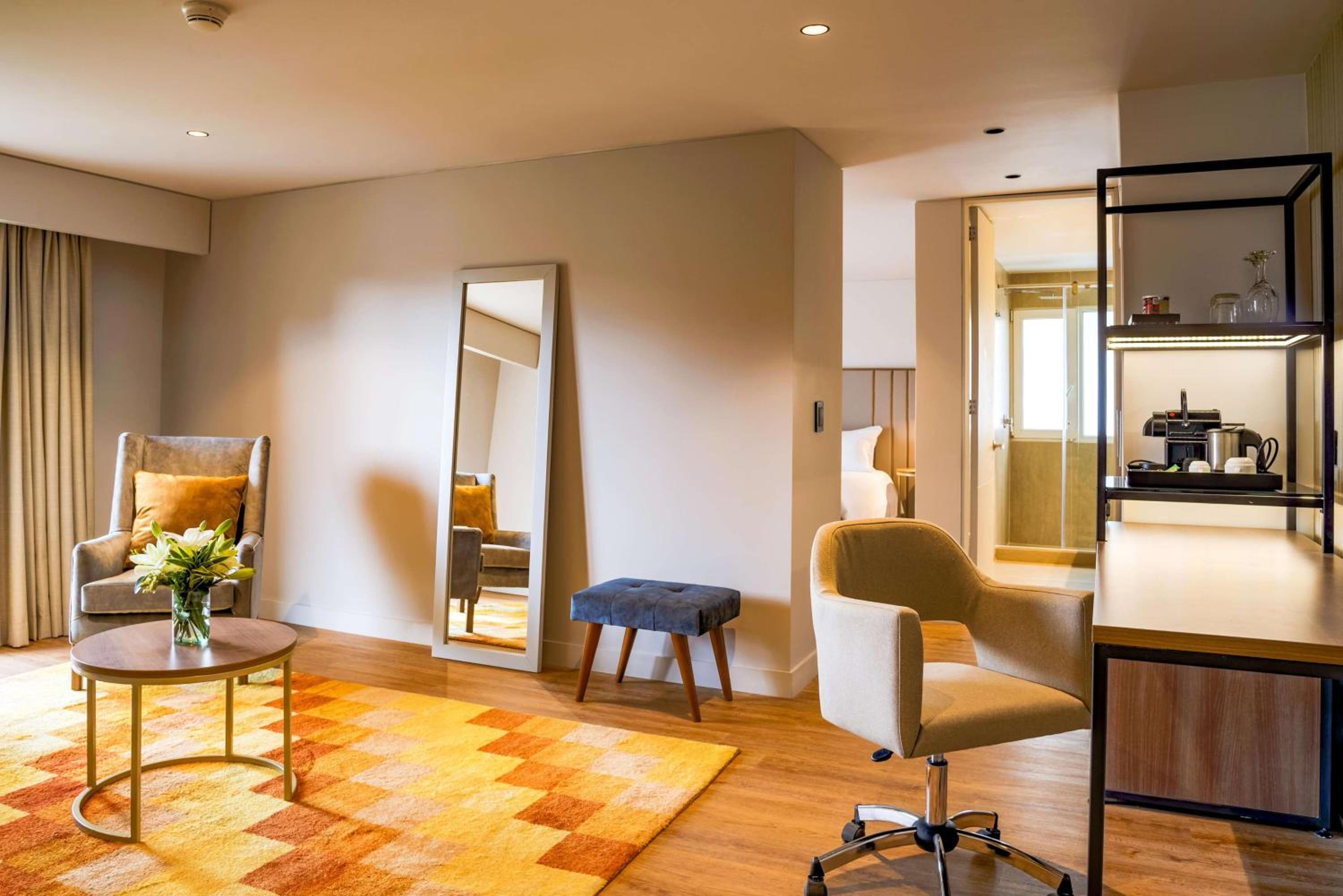 Family Room (2 Adults + 2 Children) - Photo 3