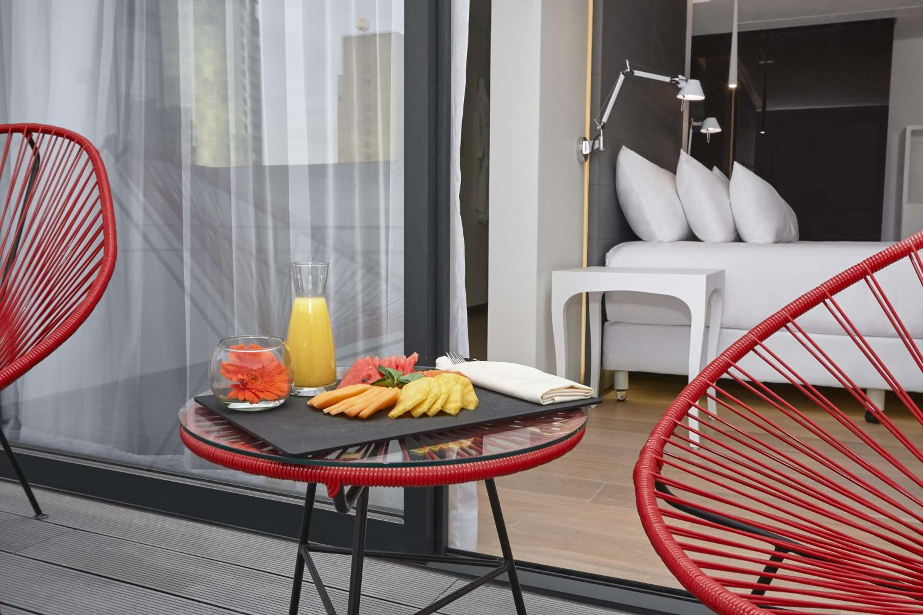 Suite with View and Terrace - Photo 5