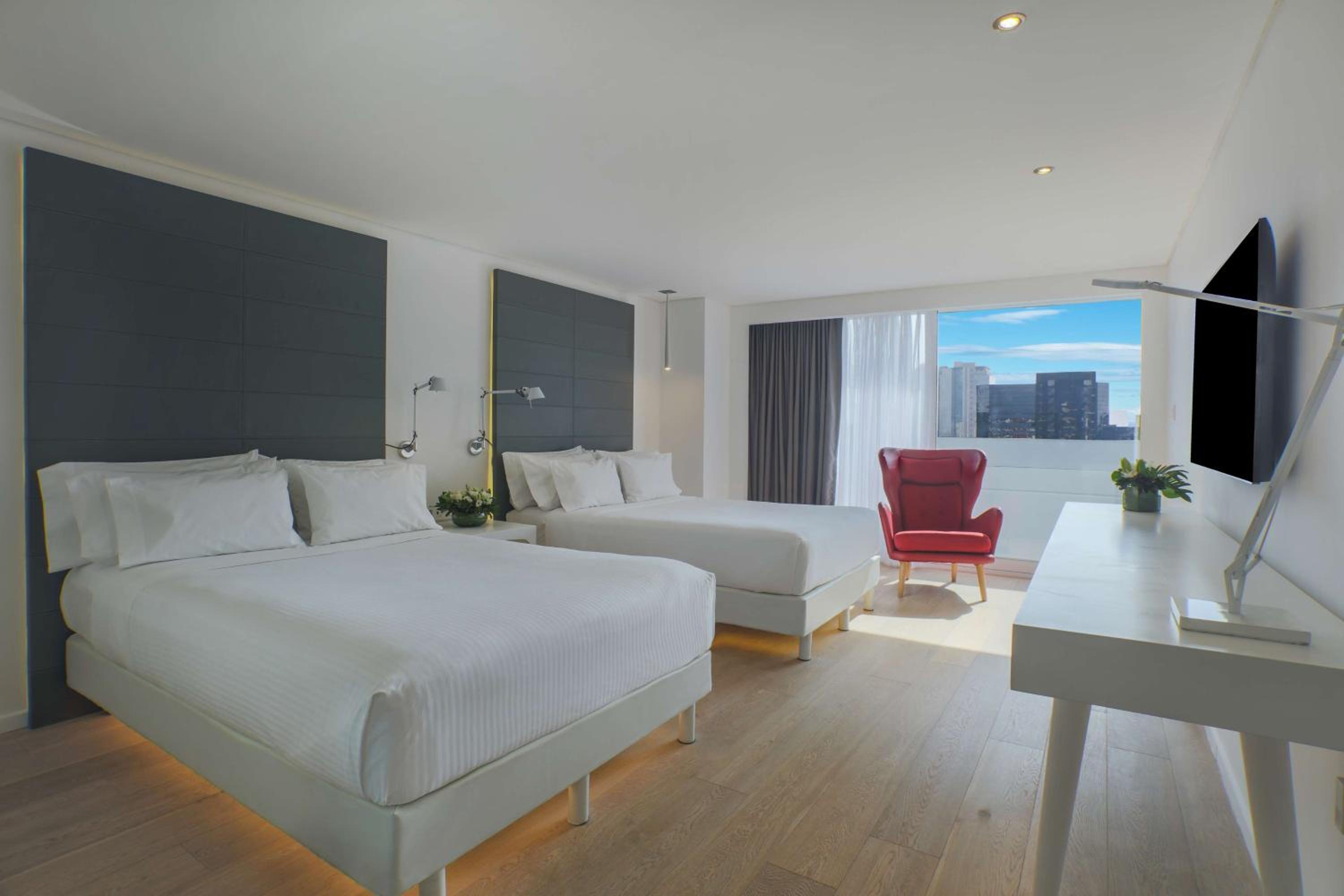 Family Room With Balcony - 2 Double Beds