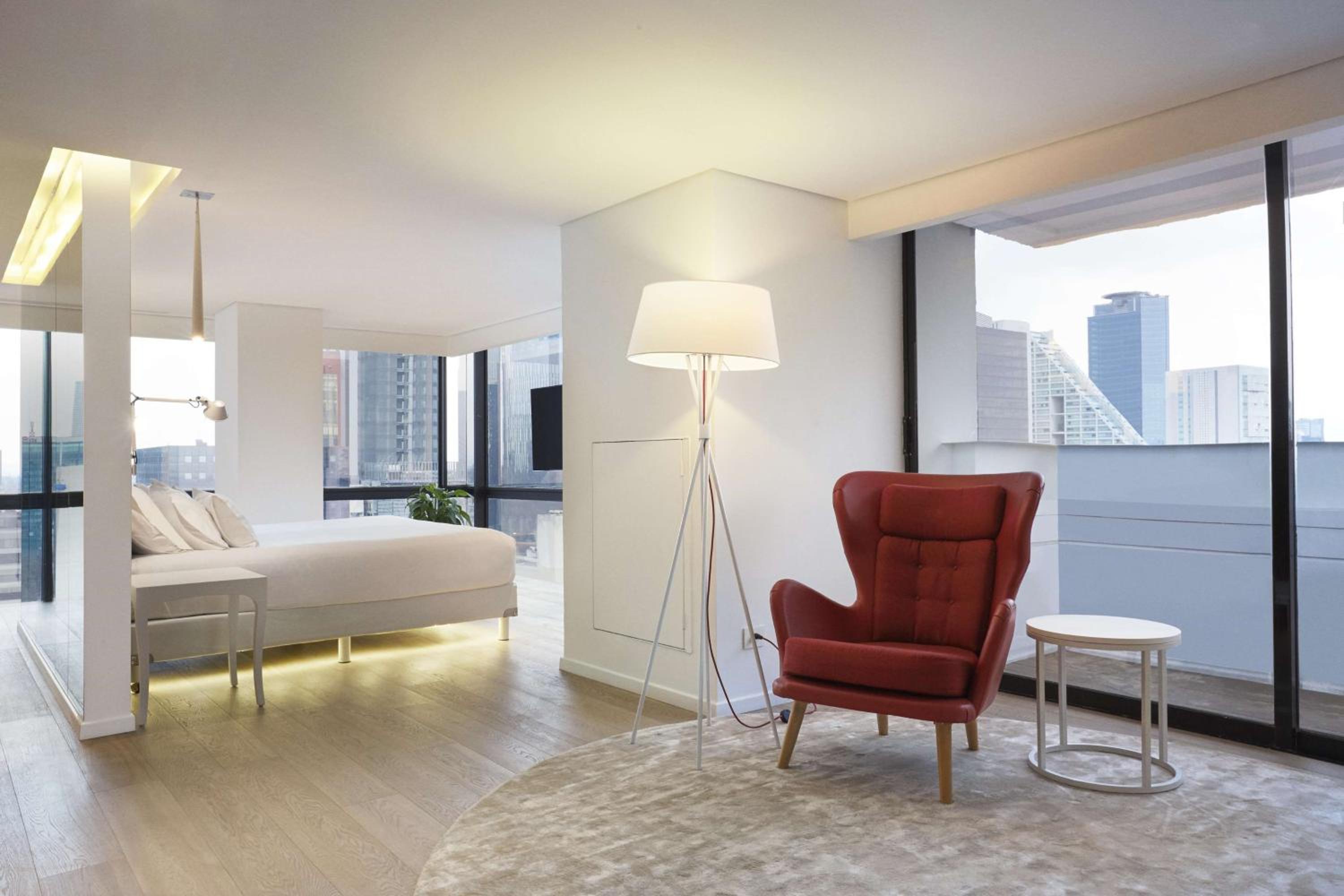 Junior Suite Corner View - Photo 5