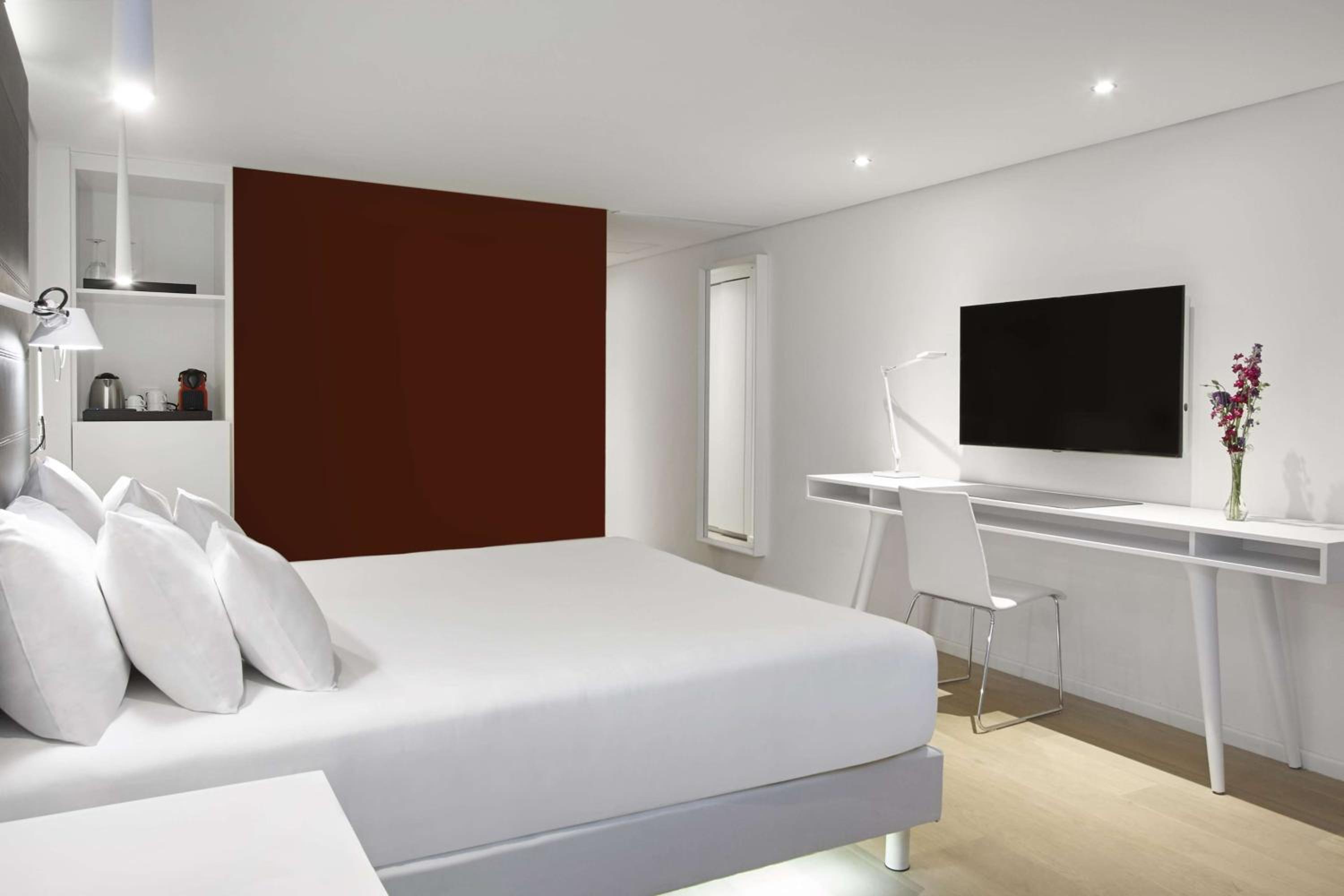Premium Double or Twin Room - Photo 4