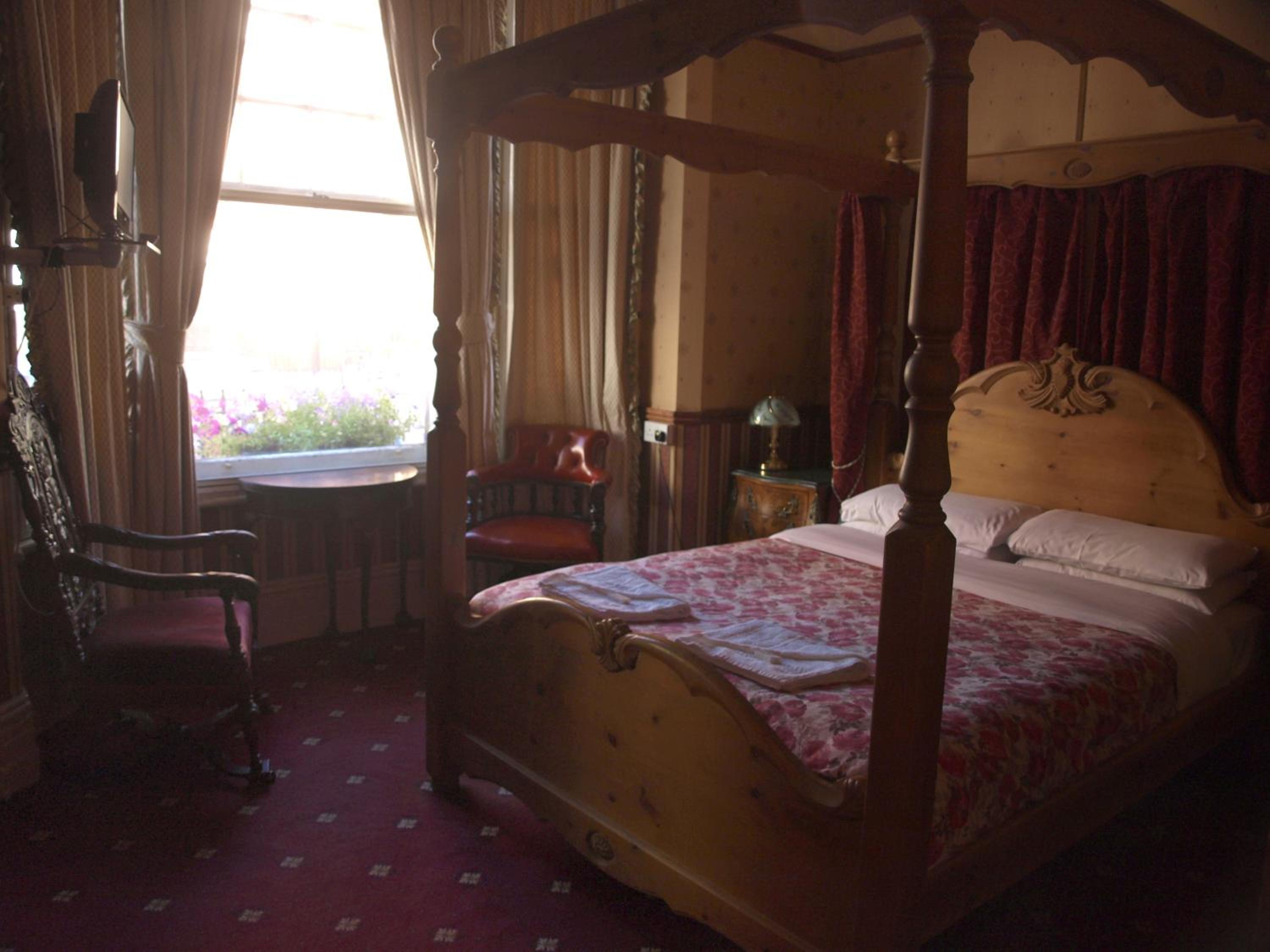 Double Room with Four Poster Bed photo 2
