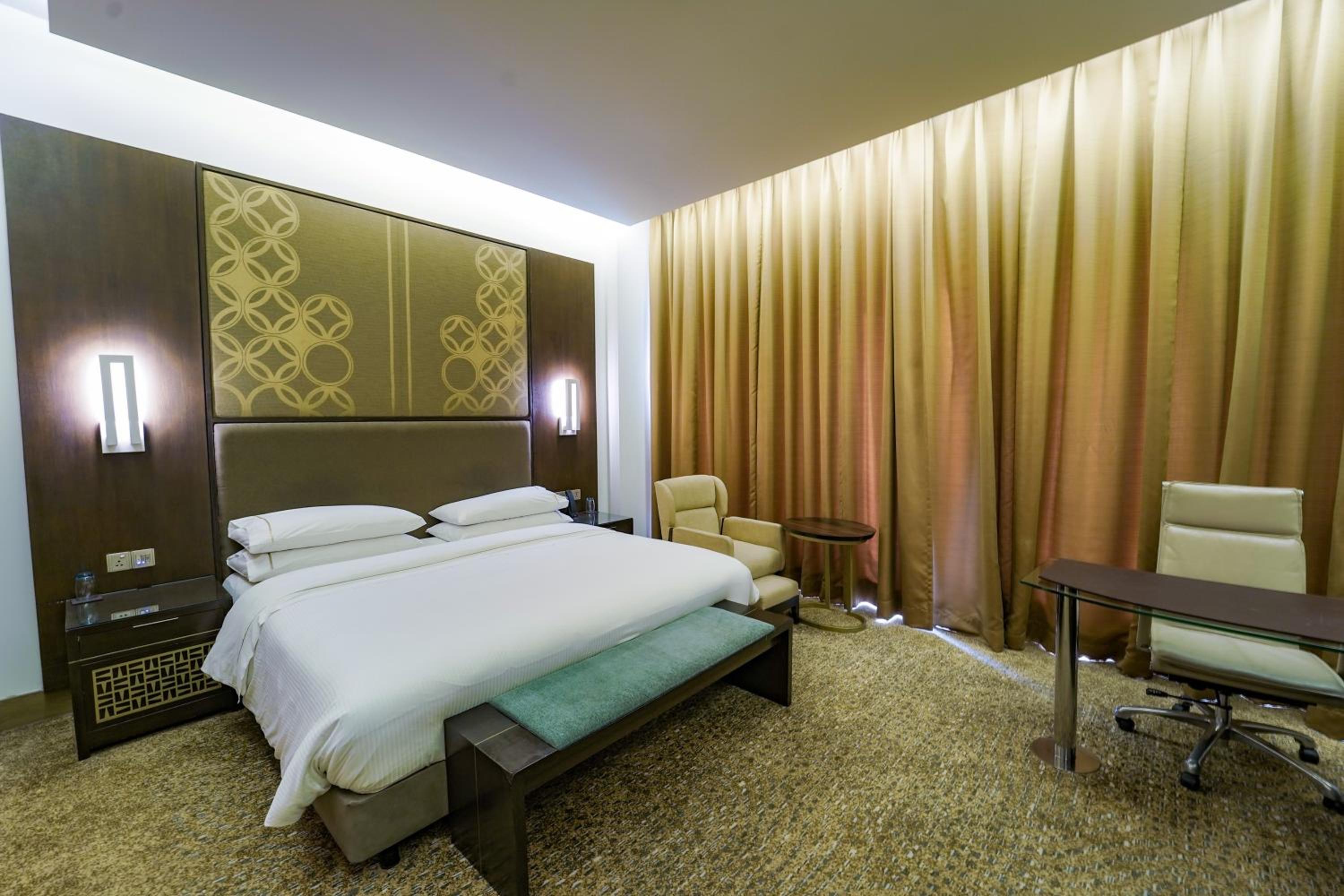 Deluxe Twin Room With Bathtub, 20% F&B Discount & Happy Hours (1 + 1 IMFL - 4 pm to 8 pm at 31/32)