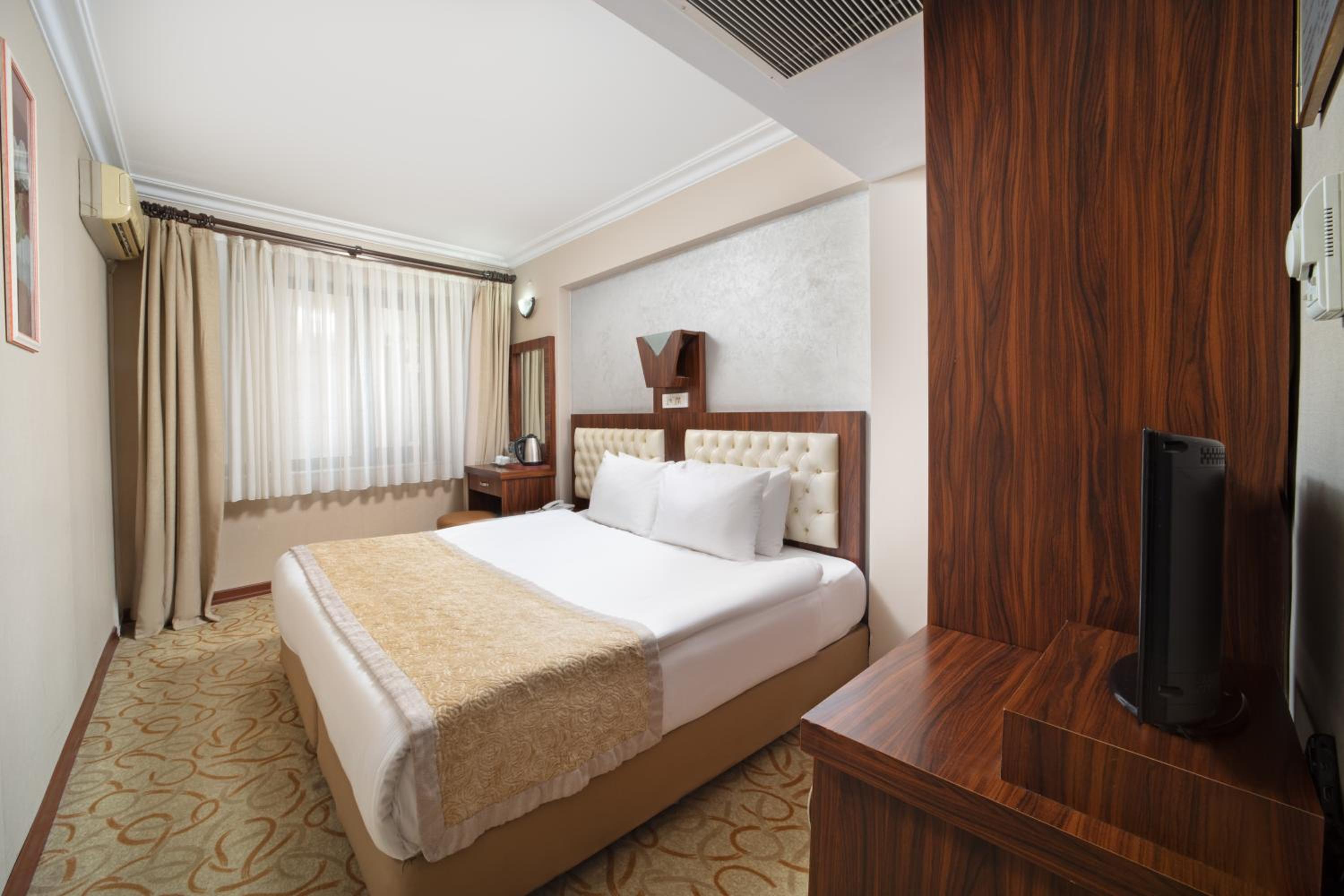 Basic Triple Room photo 1