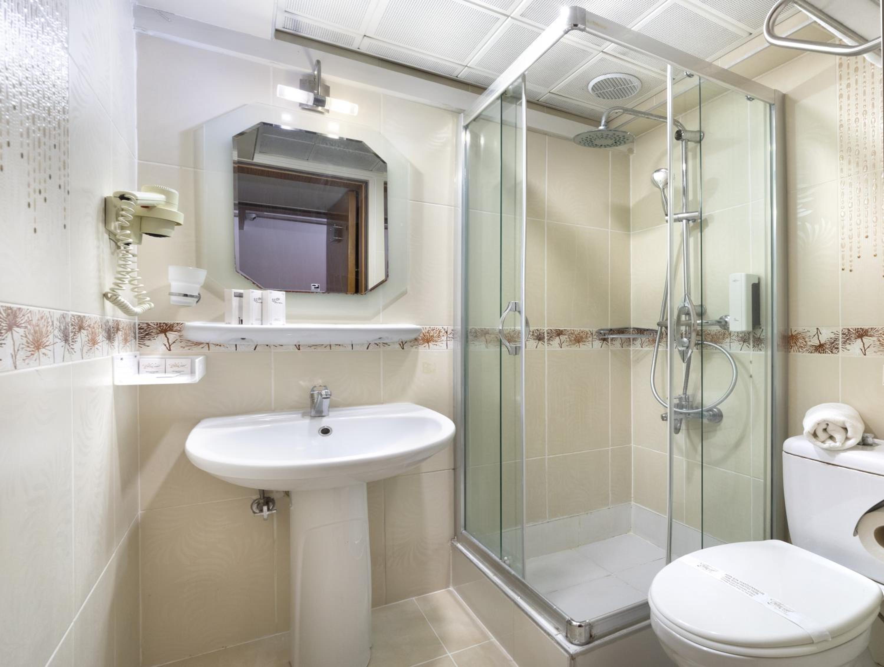 Basic Triple Room photo 3