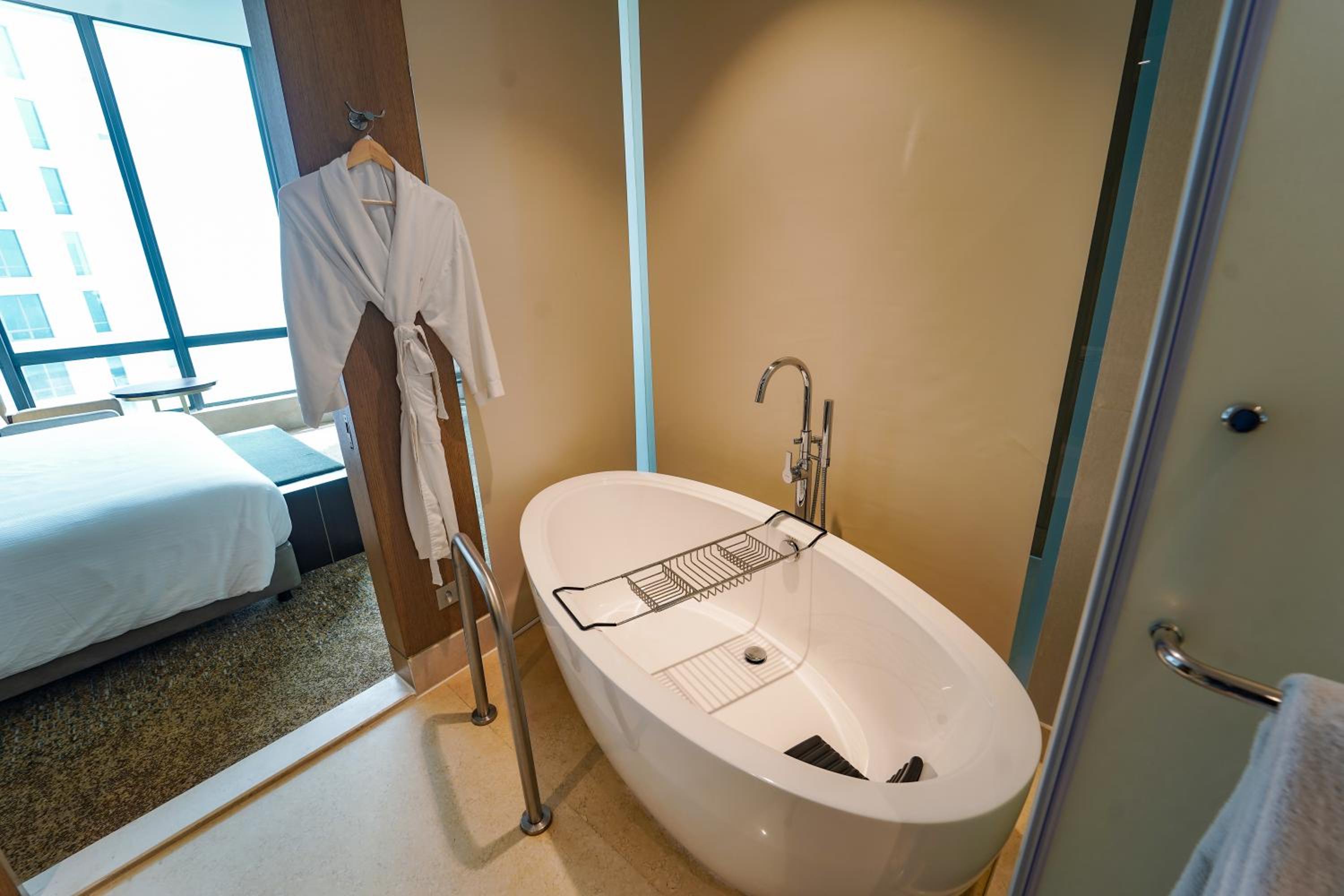 Deluxe Twin Room With Bathtub, 20% F&B Discount & Happy Hours (1 + 1 IMFL - 4 pm to 8 pm at 31/32)