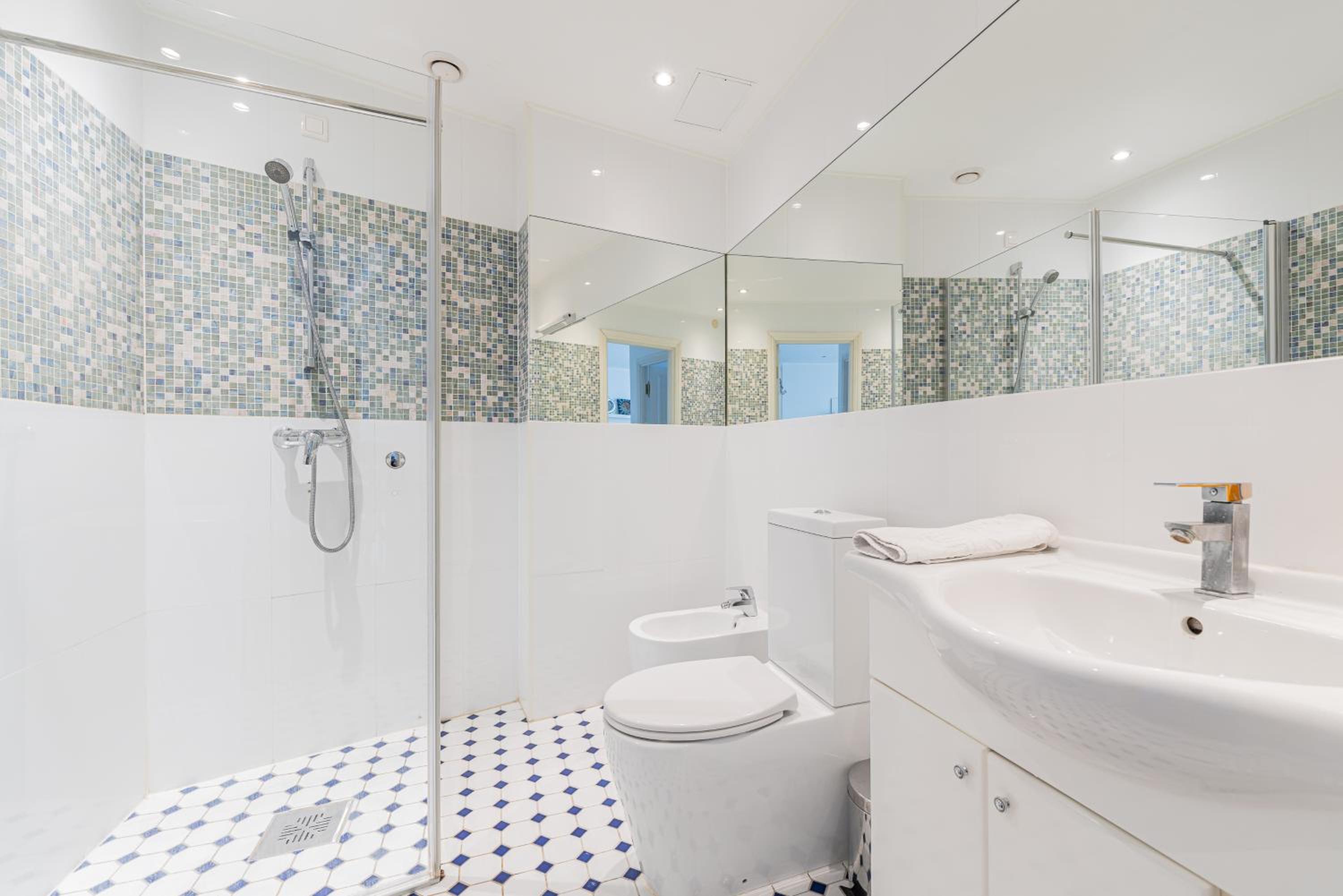 Two-Bedroom Apartment - Photo 9