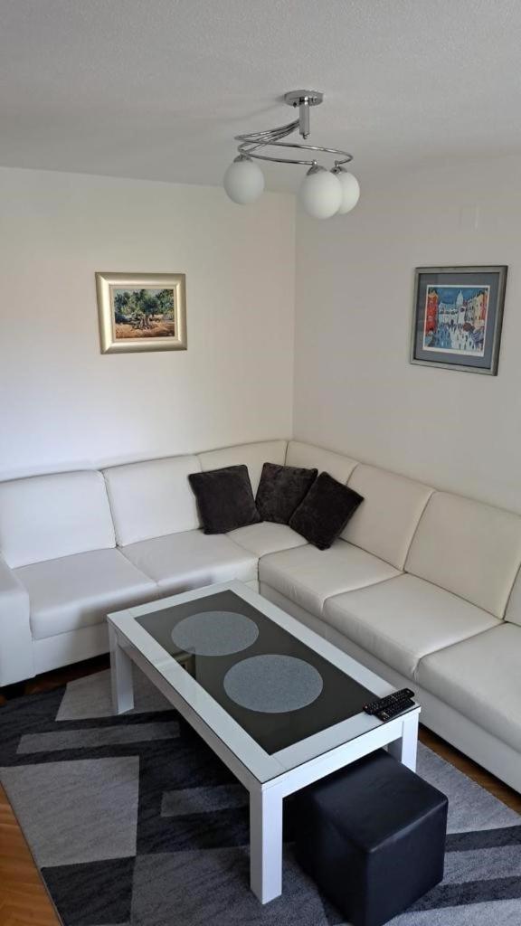 Apartment photo 2