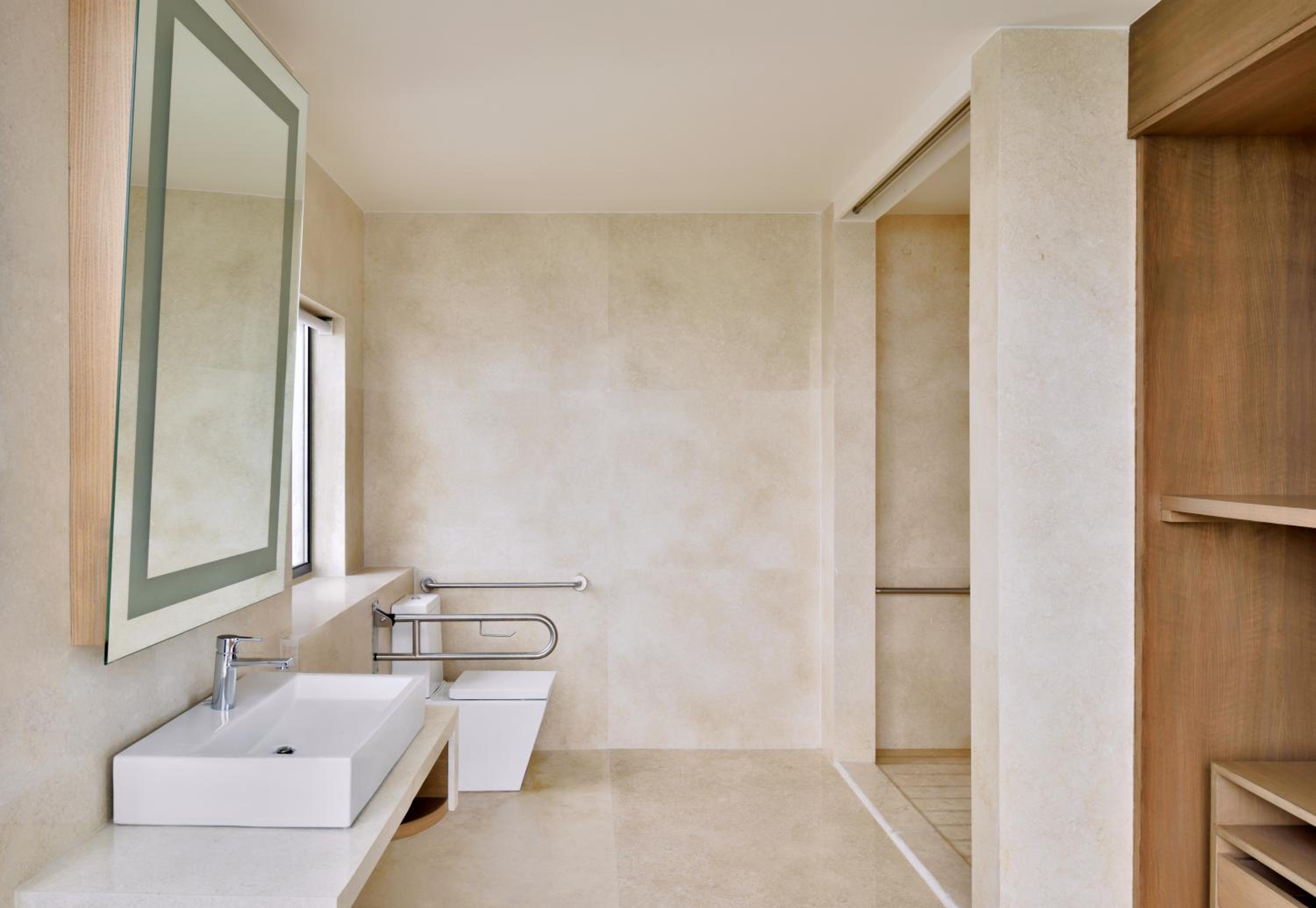 King Room - High Floor/Club Lounge Access