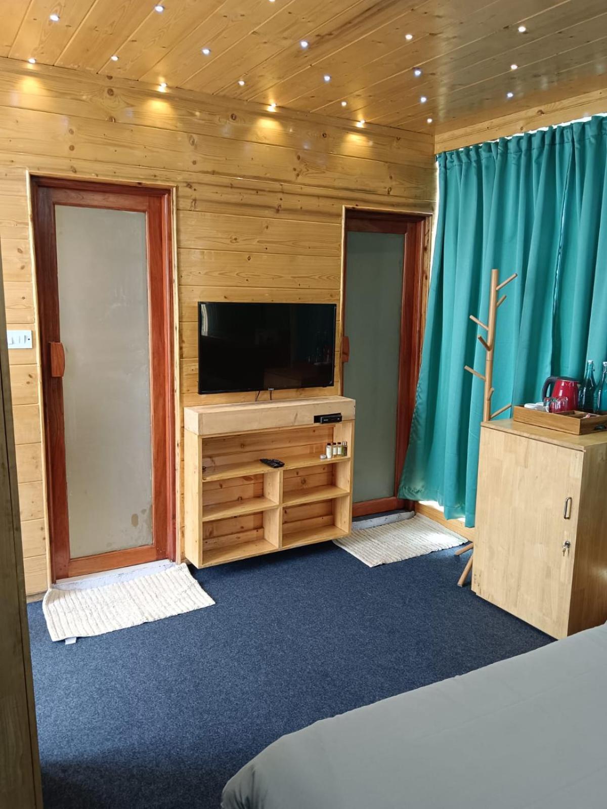 Studio with Mountain View - Photo 5
