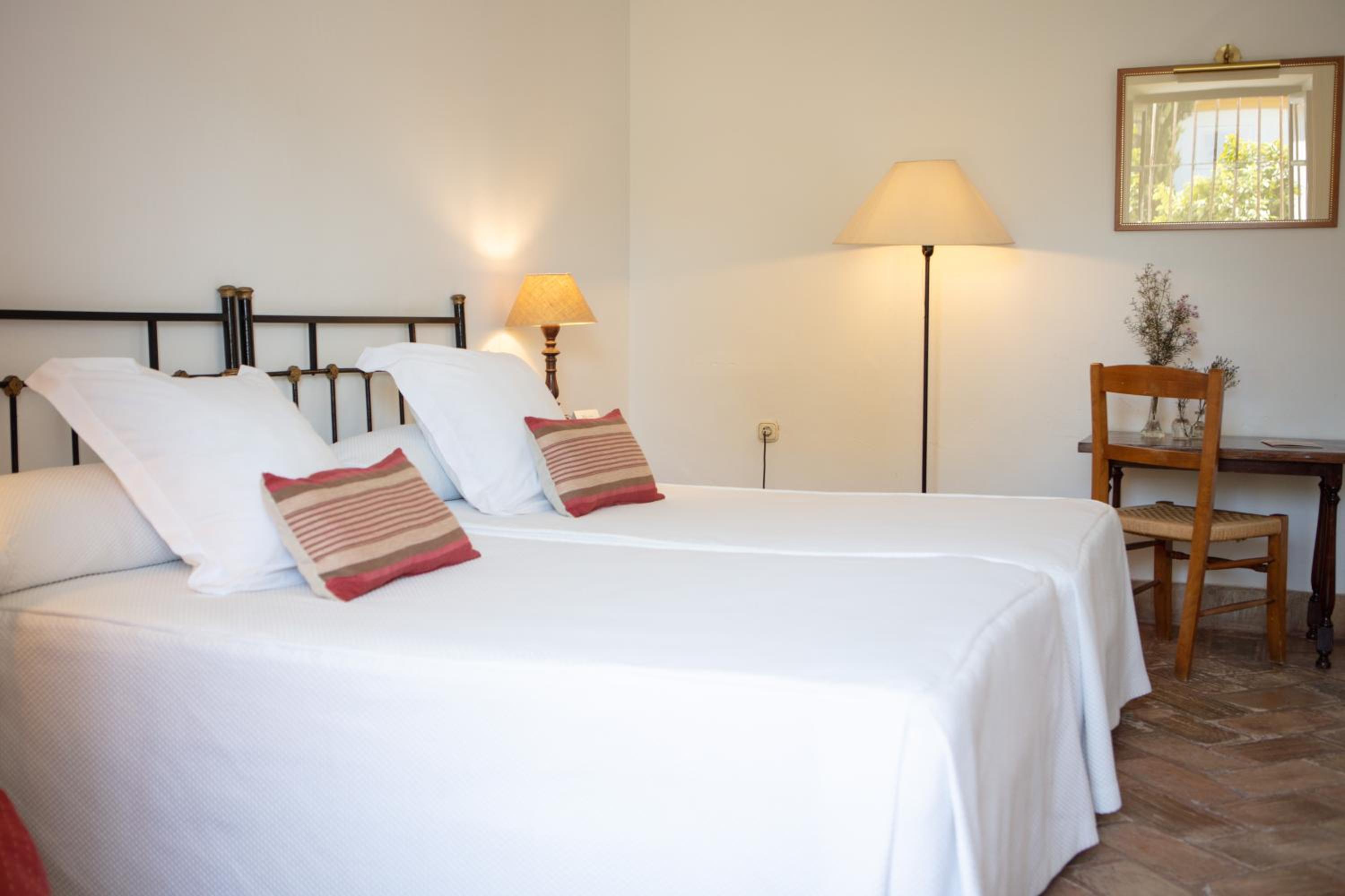Double Room - Photo 11