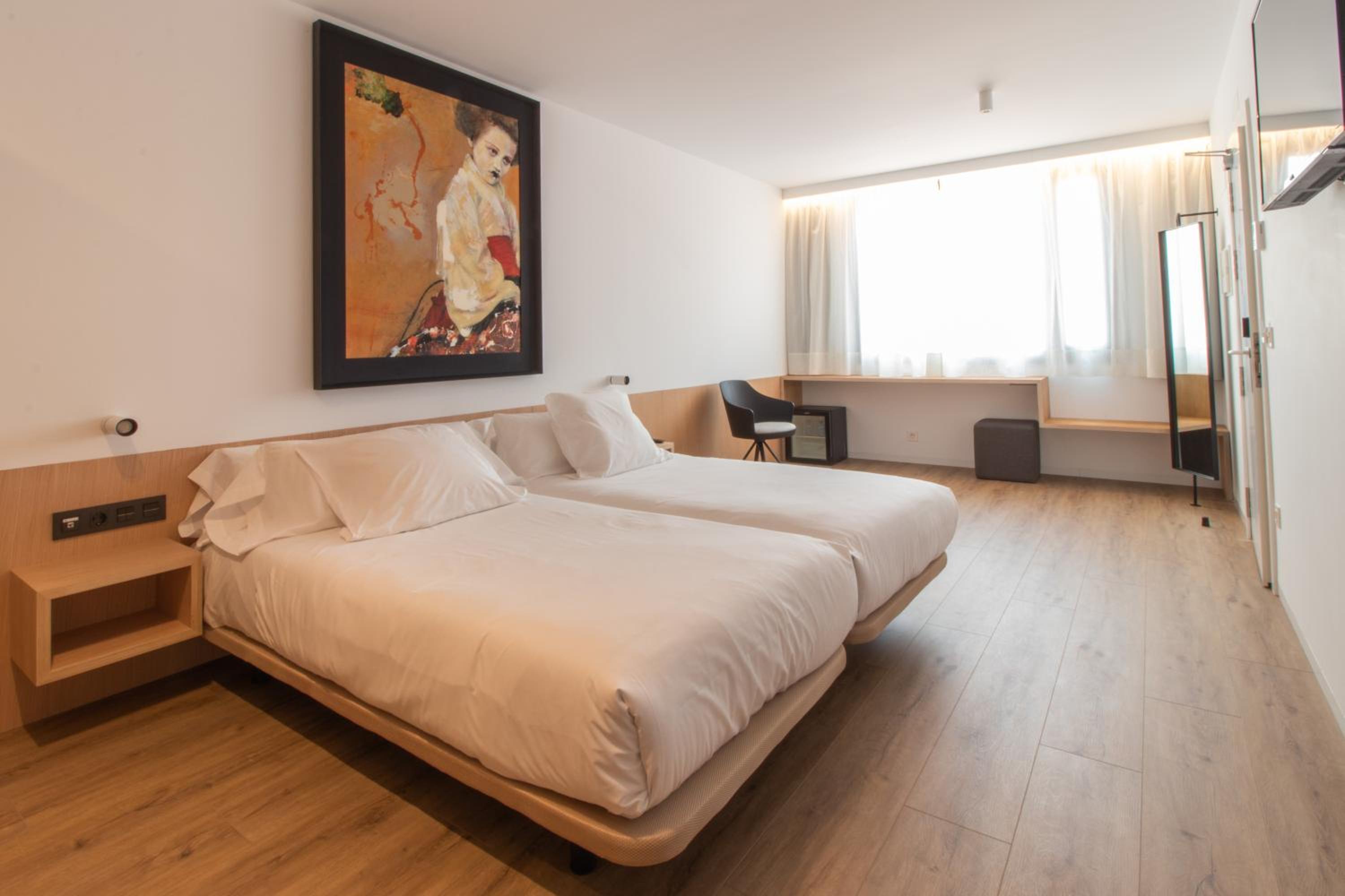 Twin Room - Photo 13