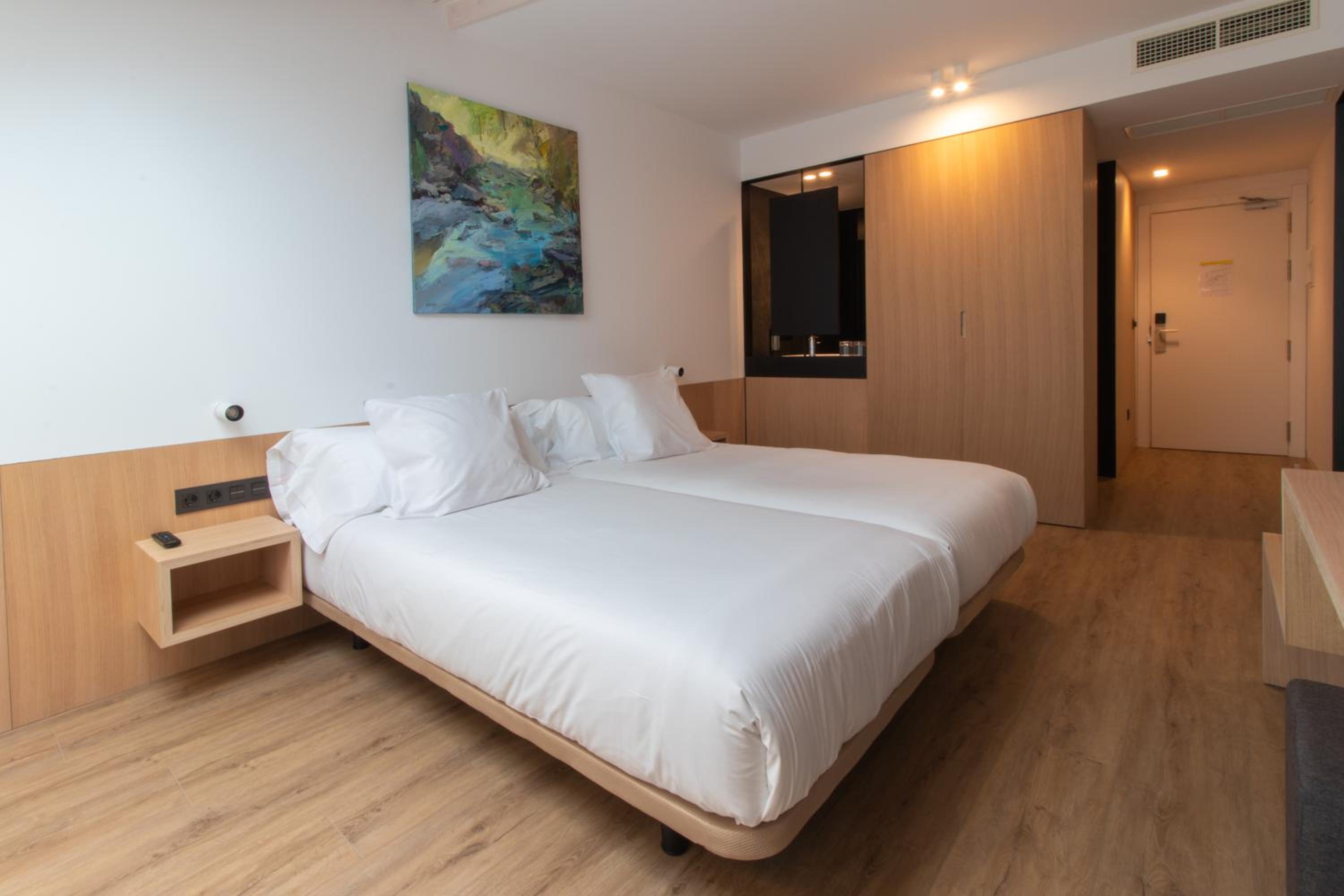 Twin Room - Photo 10