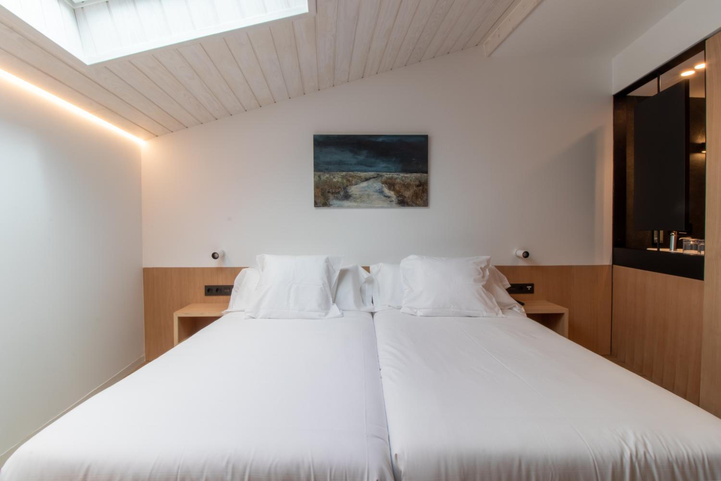 Twin Room - Photo 39